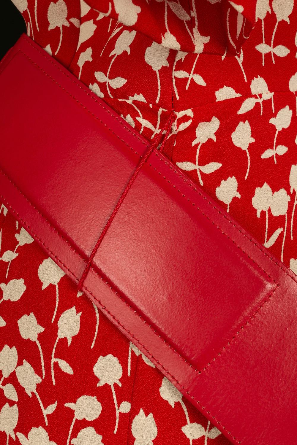 Louis Féraud Robe rouge avec ceinture en cuir rouge, taille 38FR en vente 7