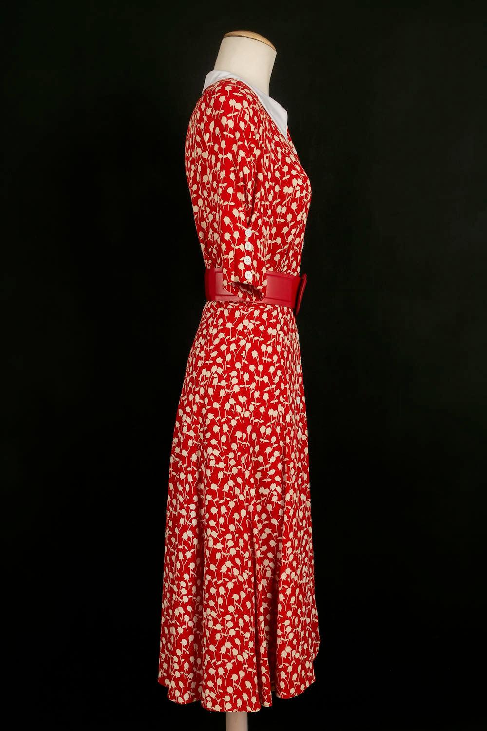 Louis Féraud -(Made in Germany) Red dress with red leather belt. Size indicated 38FR.

Additional information: 
Dimensions: Shoulder width: 37 cm, Chest: 44 cm, Waist: 31 cm
Condition: Very good condition
Seller Ref number: VR44