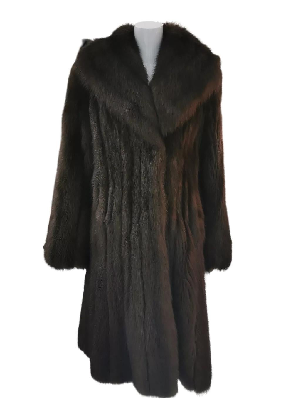 DESCRIPTION : 
The most luxurious Louis Féraud baruzin Russian Sable fur coat with a royal style portrait collar and long sleeves

Made in France

MEASUREMENTS :

SIZE: 8

LENGTH: 40