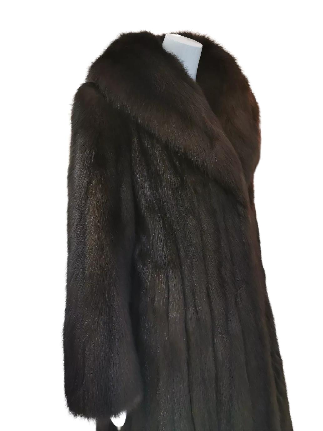 Louis Féraud Barguzin Russian Sable Fur Coat (Size 8-M) In Excellent Condition For Sale In Montreal, Quebec