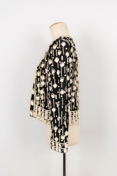 Conjunto Louis Feraud de Alta Costura bordado en tela negra, 1989