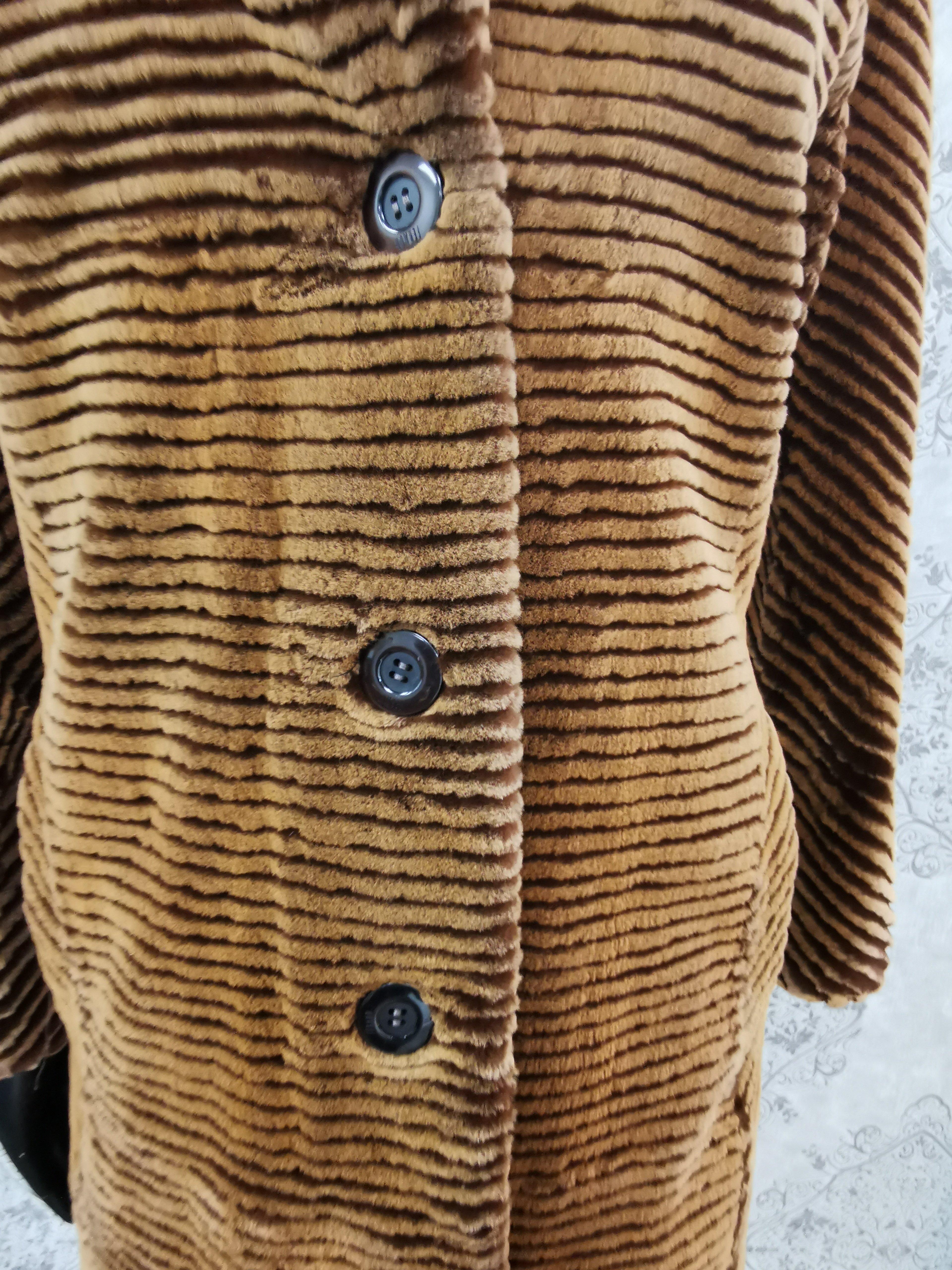 Manteau de fourrure de vison tondu Louis Féraud Paris (Taille 6 - Petit) en vente 2