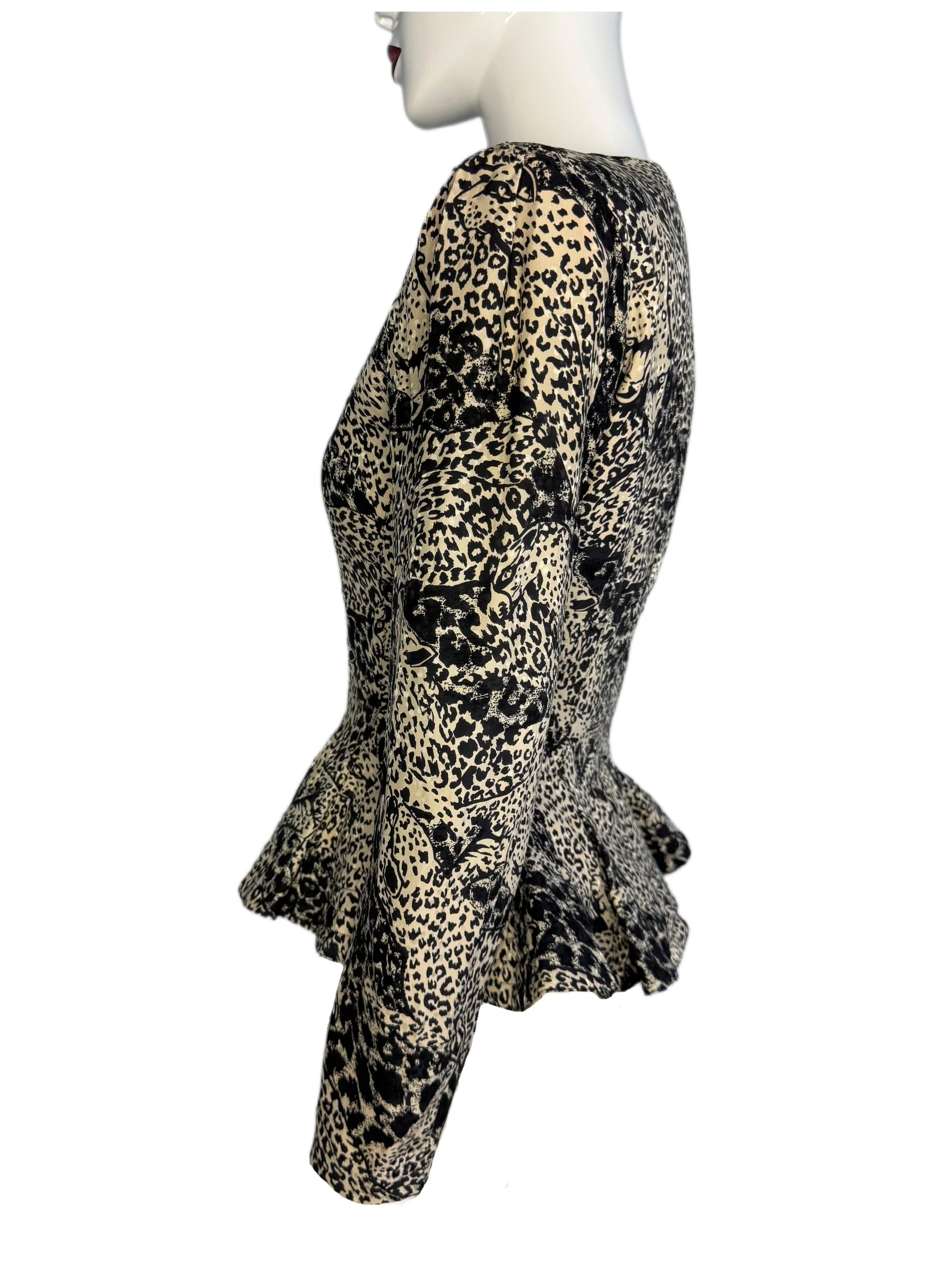 Louis Feraud Silk Leopard Print Blazer In Excellent Condition For Sale In Praha 4, Hlavní město Praha