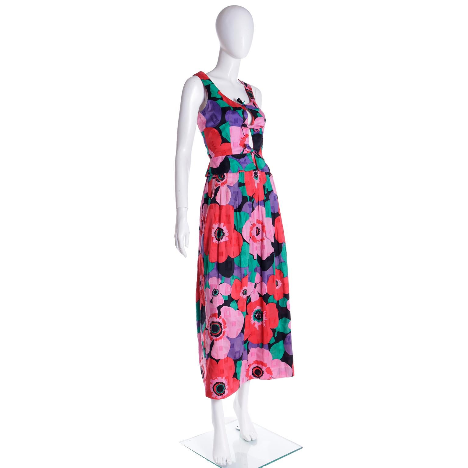 Louis Feraud Vintage 1870er Helles, geblümtes 2-teiliges Vintage-Kleid mit Blick auf ein Boo Top & Maxirock Damen im Angebot