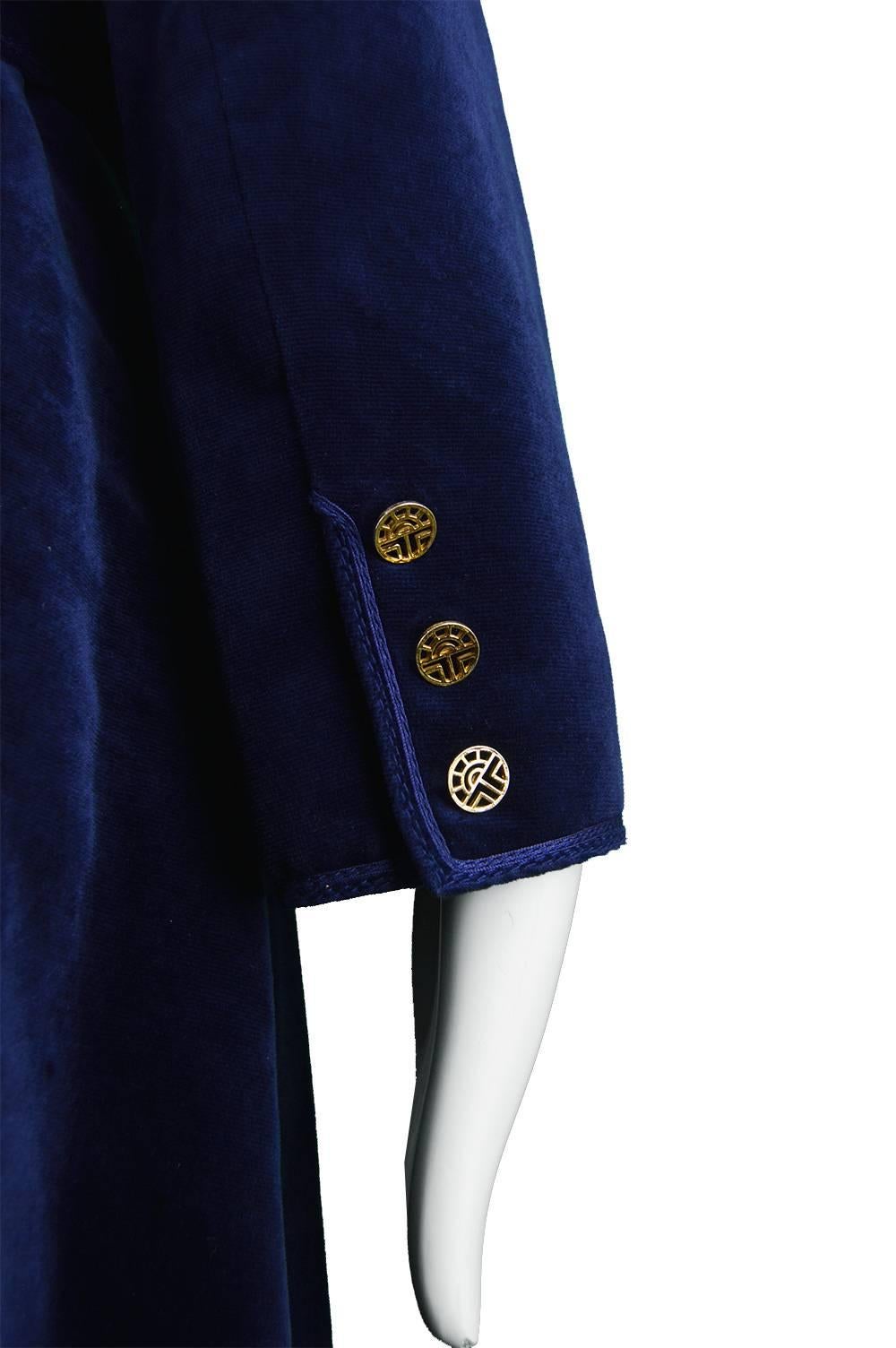Louis Feraud Vintage 1970s Women's Midnight Blue Velvet Belted Trench Coat For Sale 2