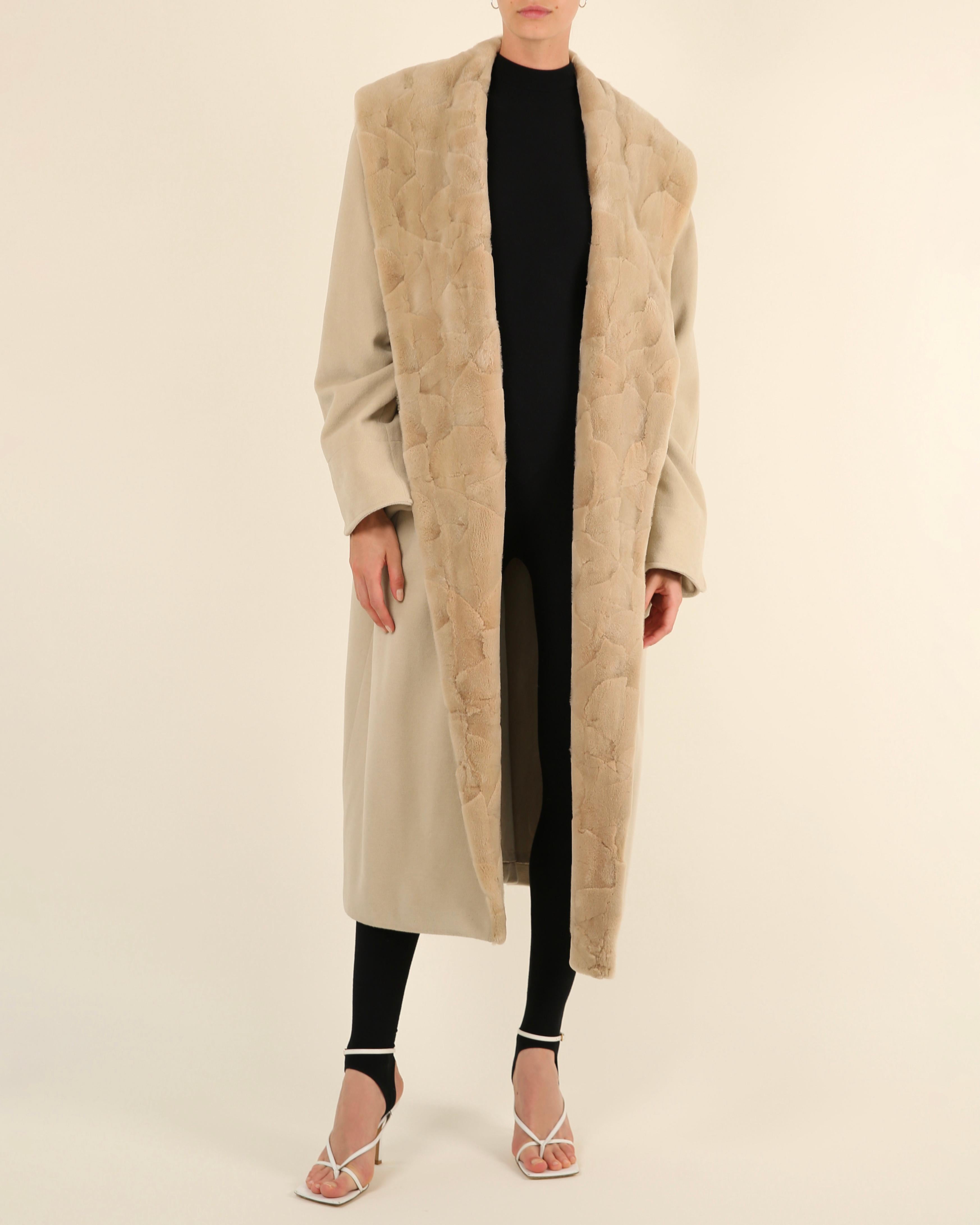 Louis Féraud vintage beige fourrure surdimensionnée cachemire laine angora long manteau maxi en vente 2