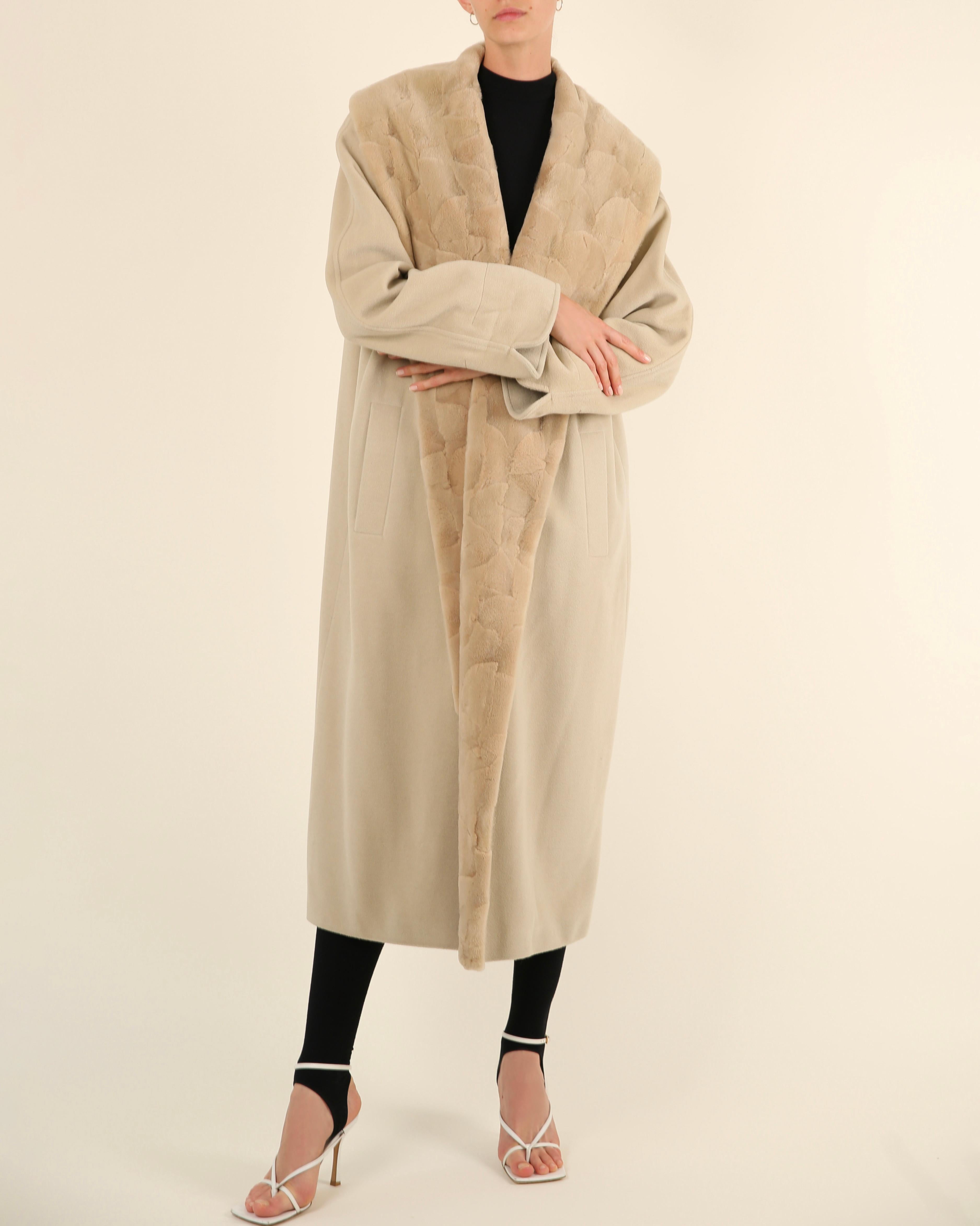 Louis Féraud vintage beige fourrure surdimensionnée cachemire laine angora long manteau maxi en vente 3
