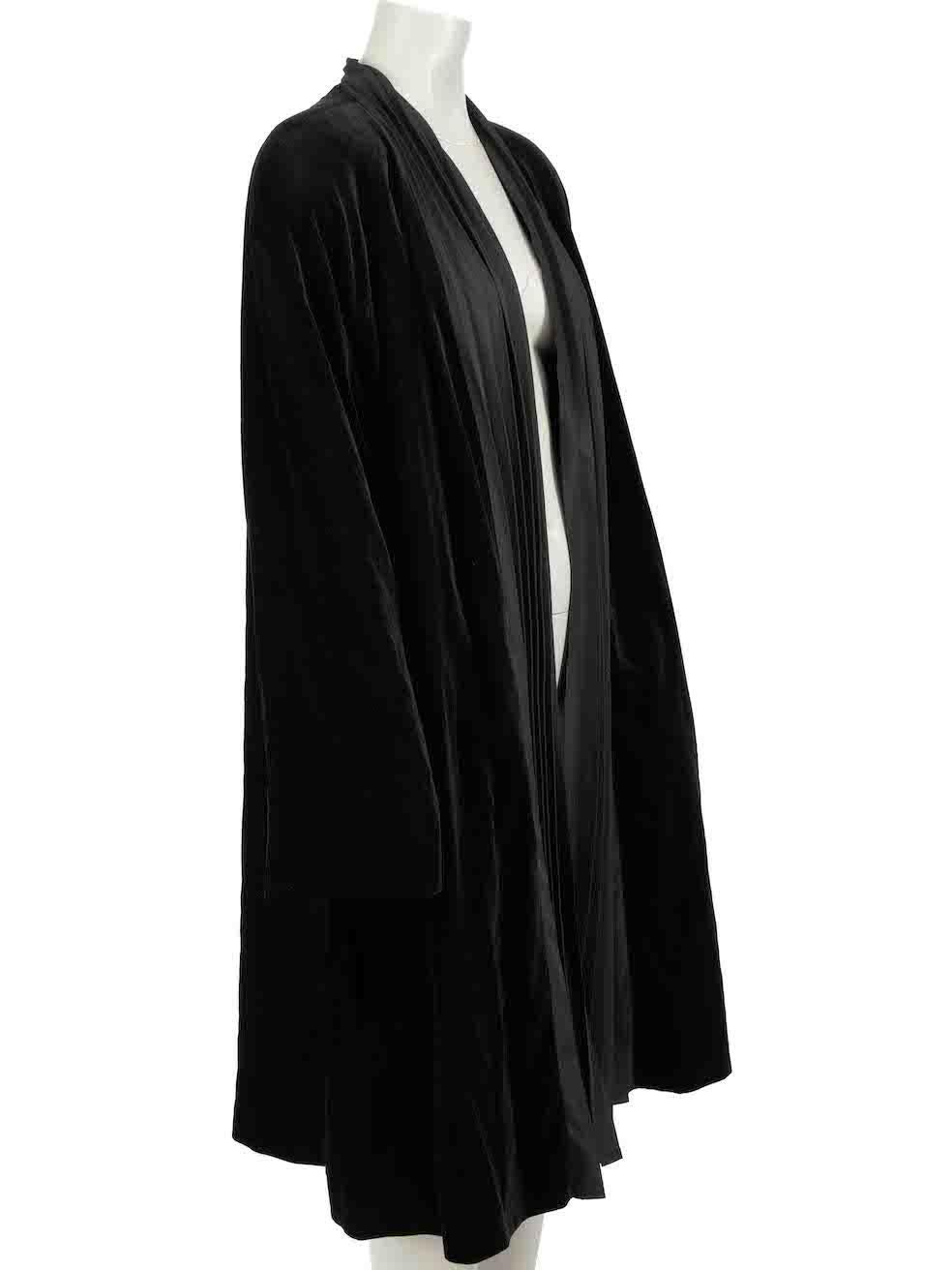 CONDITION is Very good. Minimal wear to coat is evident. Minimal wear to seams with a handful of stray thread ends at the lining and cuffs on this used Louis F√©raud designer resale item.
 
Details
Vintage
Black
Cotton
Long coat
Pleated detail
Open