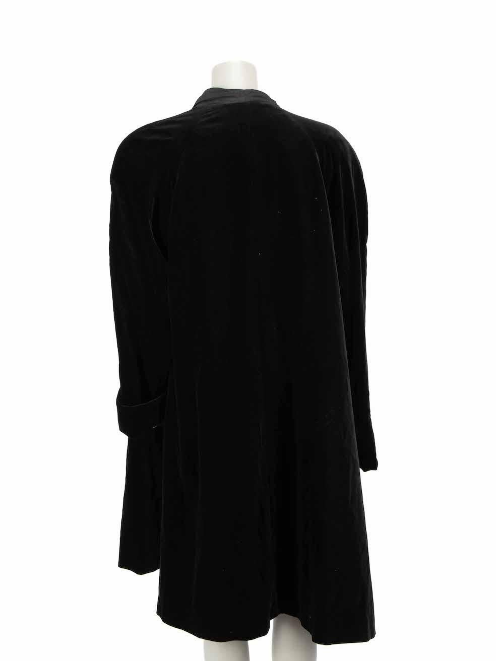 Louis Feraud Vintage Black Velvet Pleat Coat Size M In Excellent Condition For Sale In London, GB