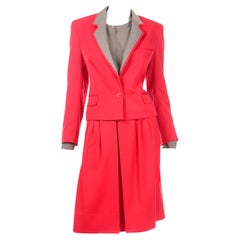 Tailleur jupe et veste vintage rouge et taupe Louis Feraud avec chemisier en soie assorti