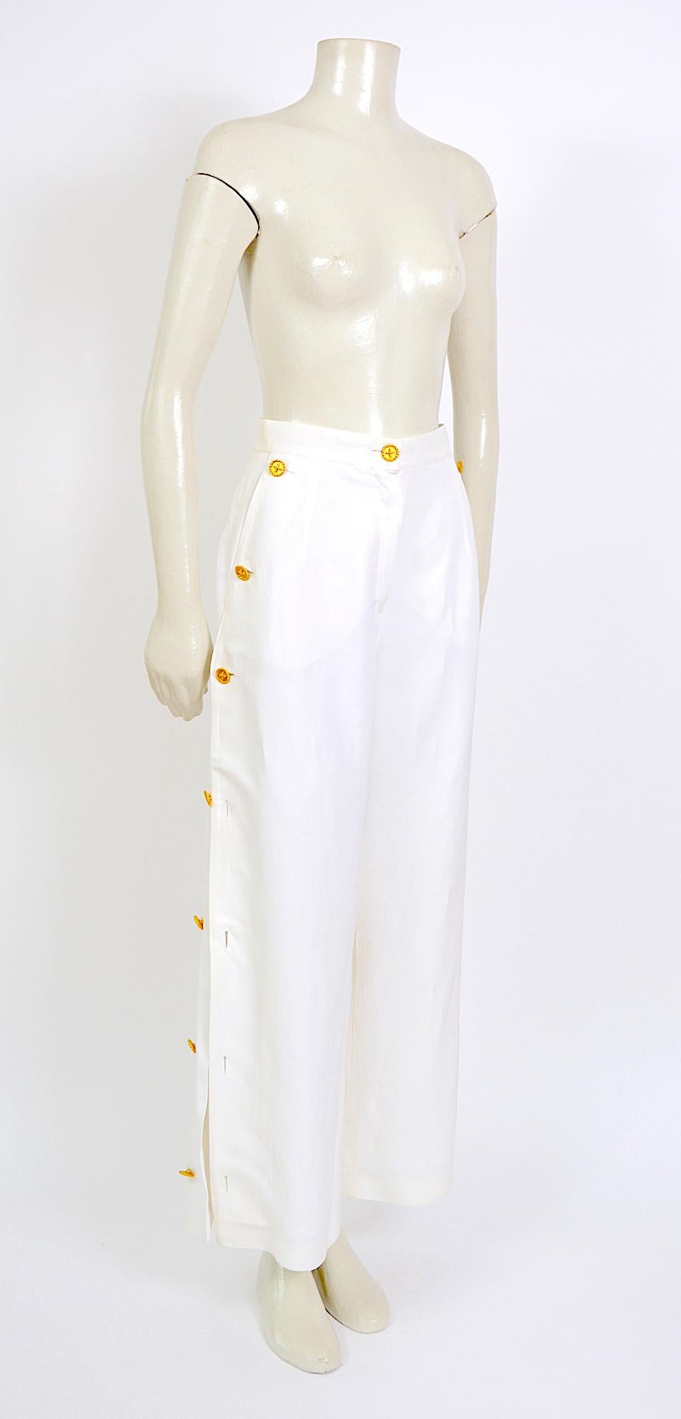 Gray Louis Feraud vintage white linen and gold buttons trousers For Sale