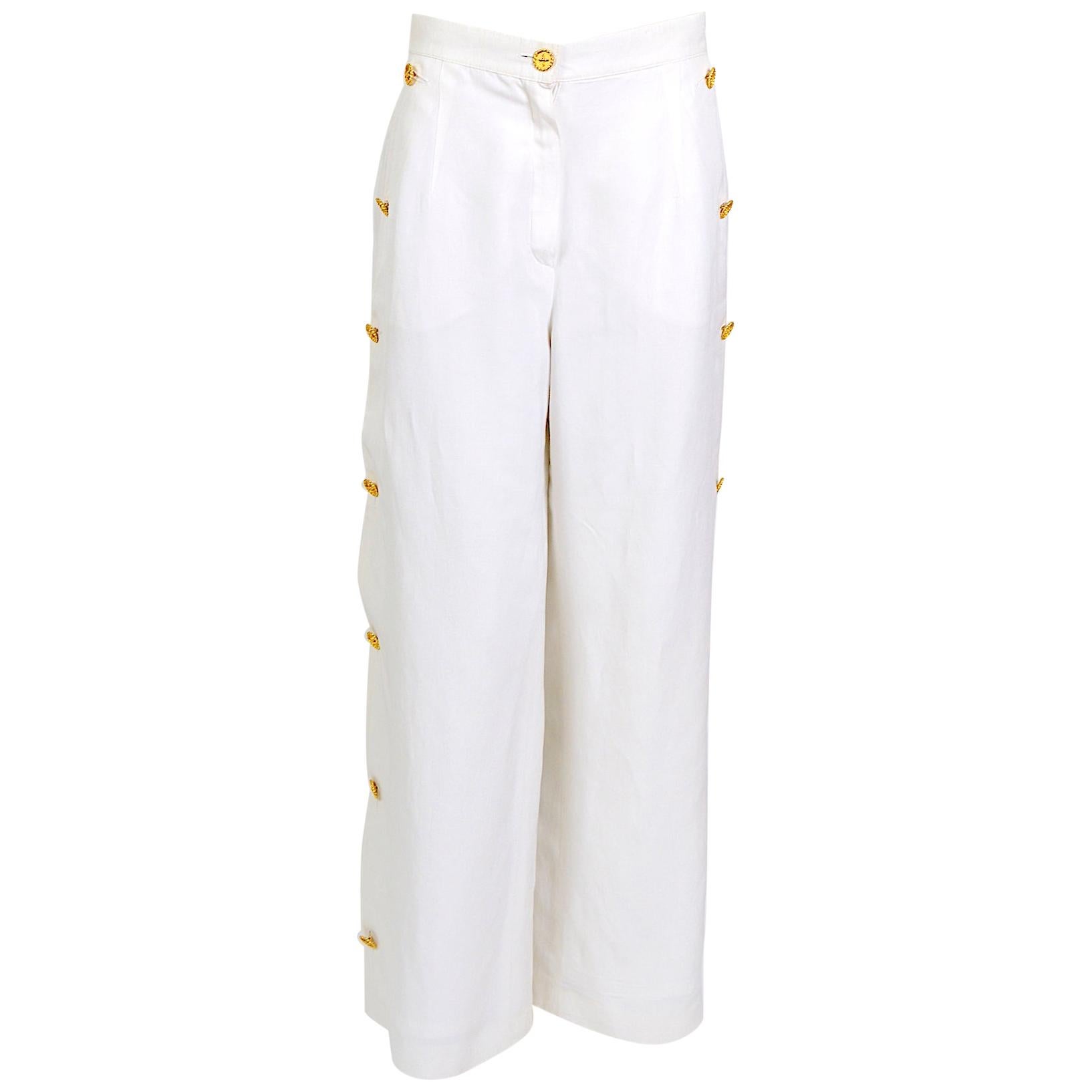 Vintage-Hose aus weißem Leinen mit goldenen Knöpfen von Louis Feraud im Angebot