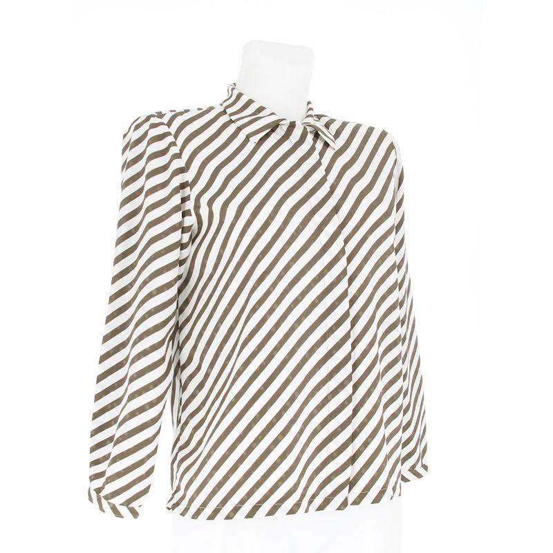 Louis Féraud White Shirt with Brown Stripes 1990's

100% silk
Very good condition, shows light signs of use and wear
Size: 38
Packaging: Opulence Vintage

Additional information:
Designer: Louis Féraud
Dimensions: Width 38 cm / 15 