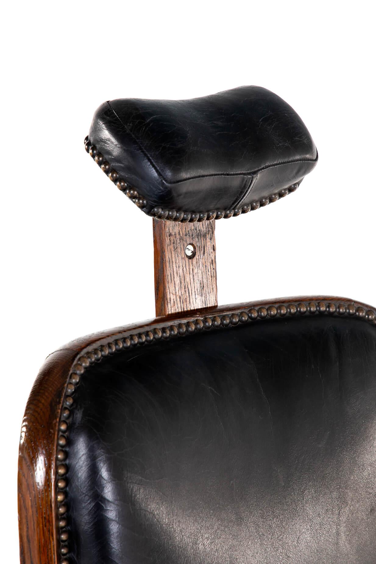 Louis Hanson Independence Barber Chair 1