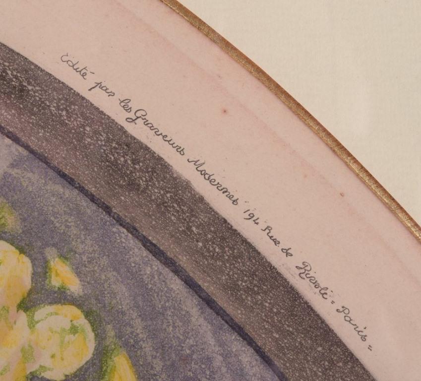 Autre Louis Icart. Lithographie en couleur sur papier japonais. Femme élégante dans une église en vente