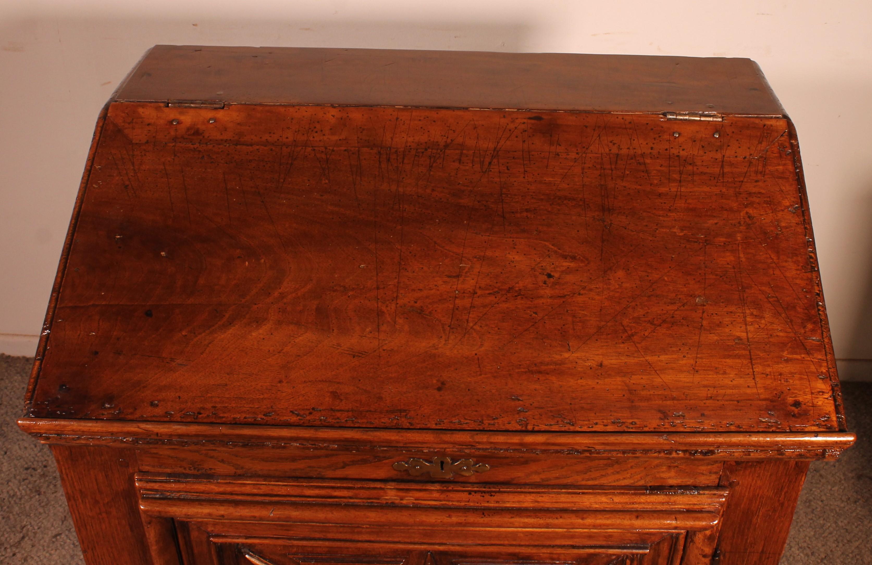 Louis III Oratory In Walnut - 17th Century For Sale 5