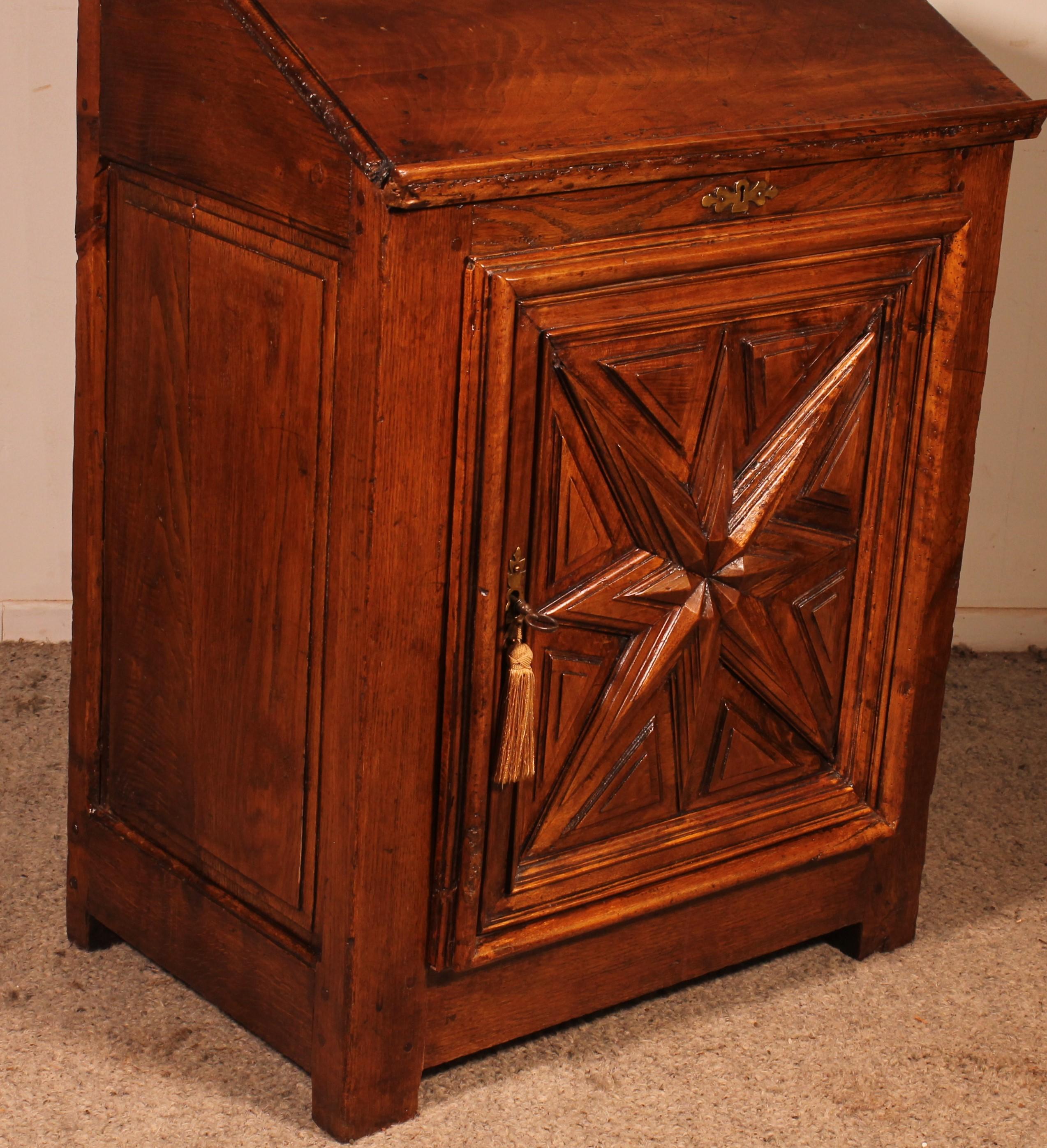 Louis III Oratory In Walnut - 17th Century In Good Condition For Sale In Brussels, Brussels
