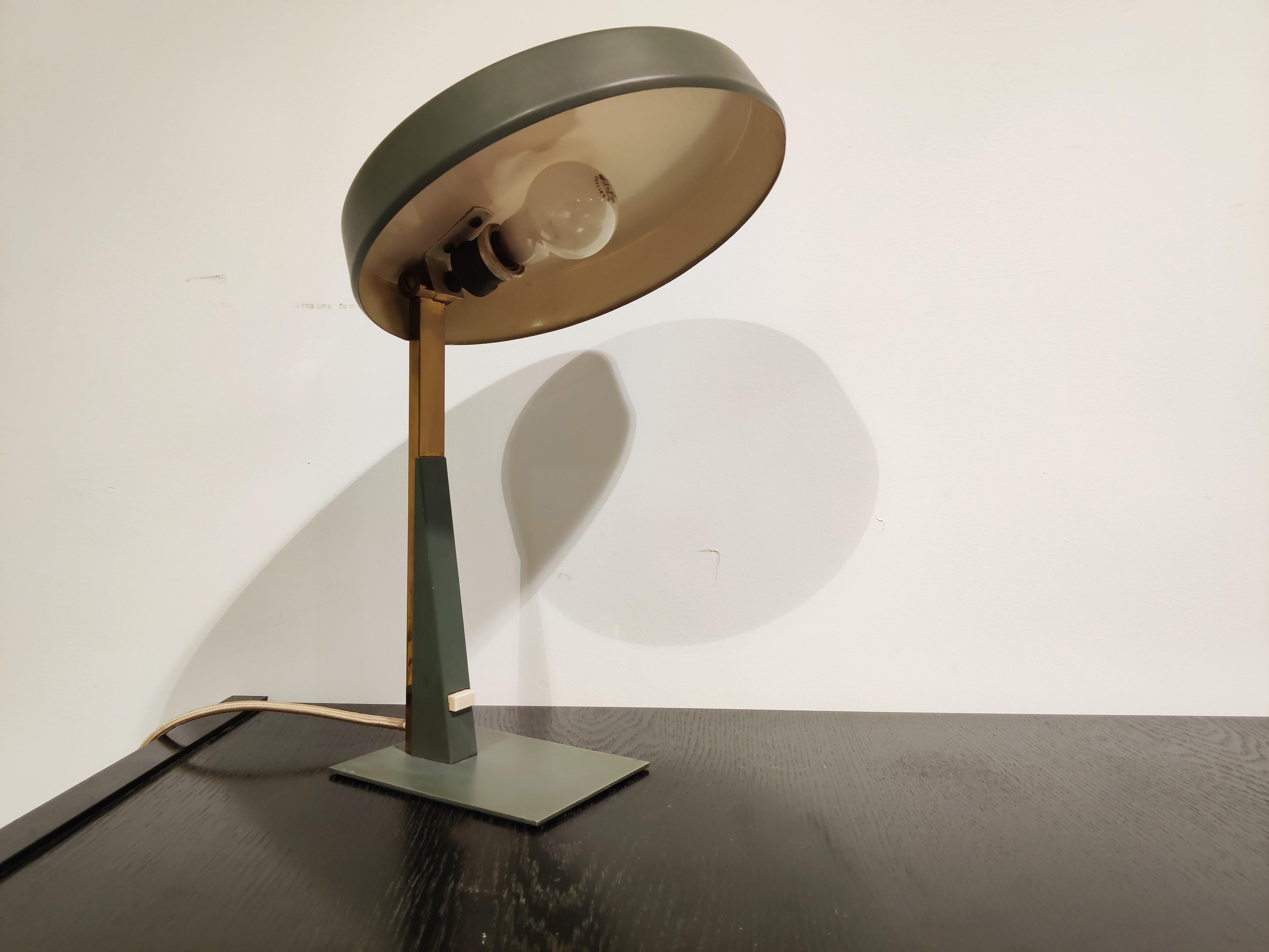 Rare green metal and brass desk lamp designed by Louis Kalff for Philips.

The lamp is in a good original condition without any noticeable damages.

The shade can be adjusted.

It really stands out with a simple and abstract design.

This