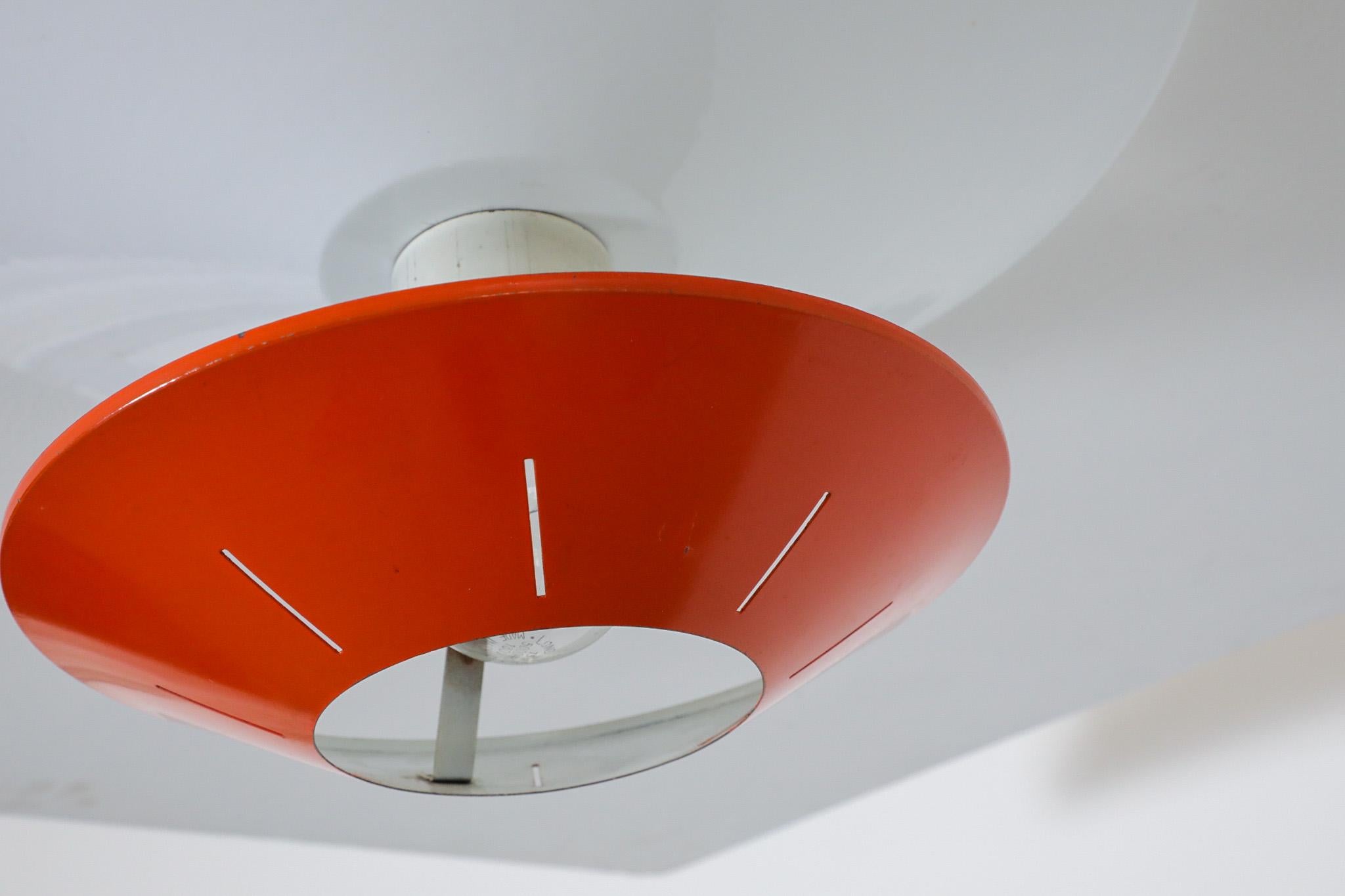 Louis Kalff Deckenrondelle aus emailliertem Metall in leuchtendem Rot und Weiß für Philips im Angebot 4