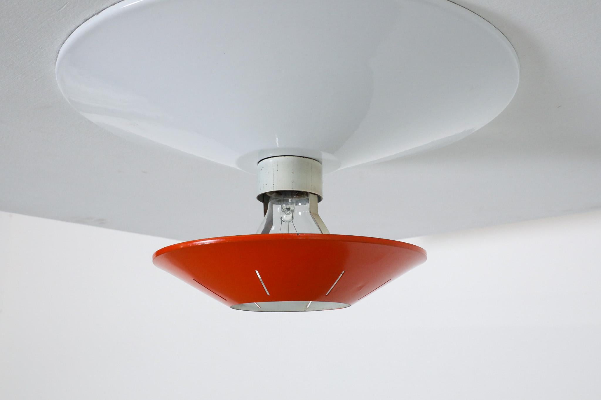 Louis Kalff Deckenrondelle aus emailliertem Metall in leuchtendem Rot und Weiß für Philips im Angebot 2