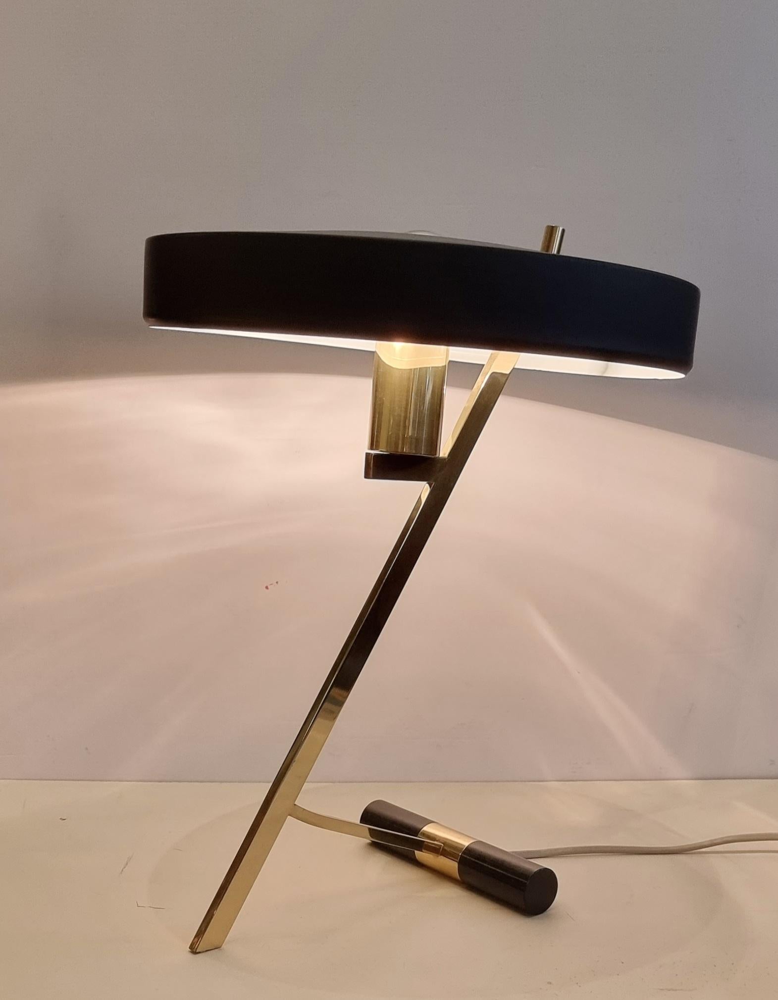 Z-Shaped Mid-Century Modern table lamp, model Diplomat, designed by Louis Kalff for Philips. Netherlands, Mid-1900s. Makers mark. 

In good condition, a few smaller scratches. The lamp has been tested and works, we recommend to rewire if needed