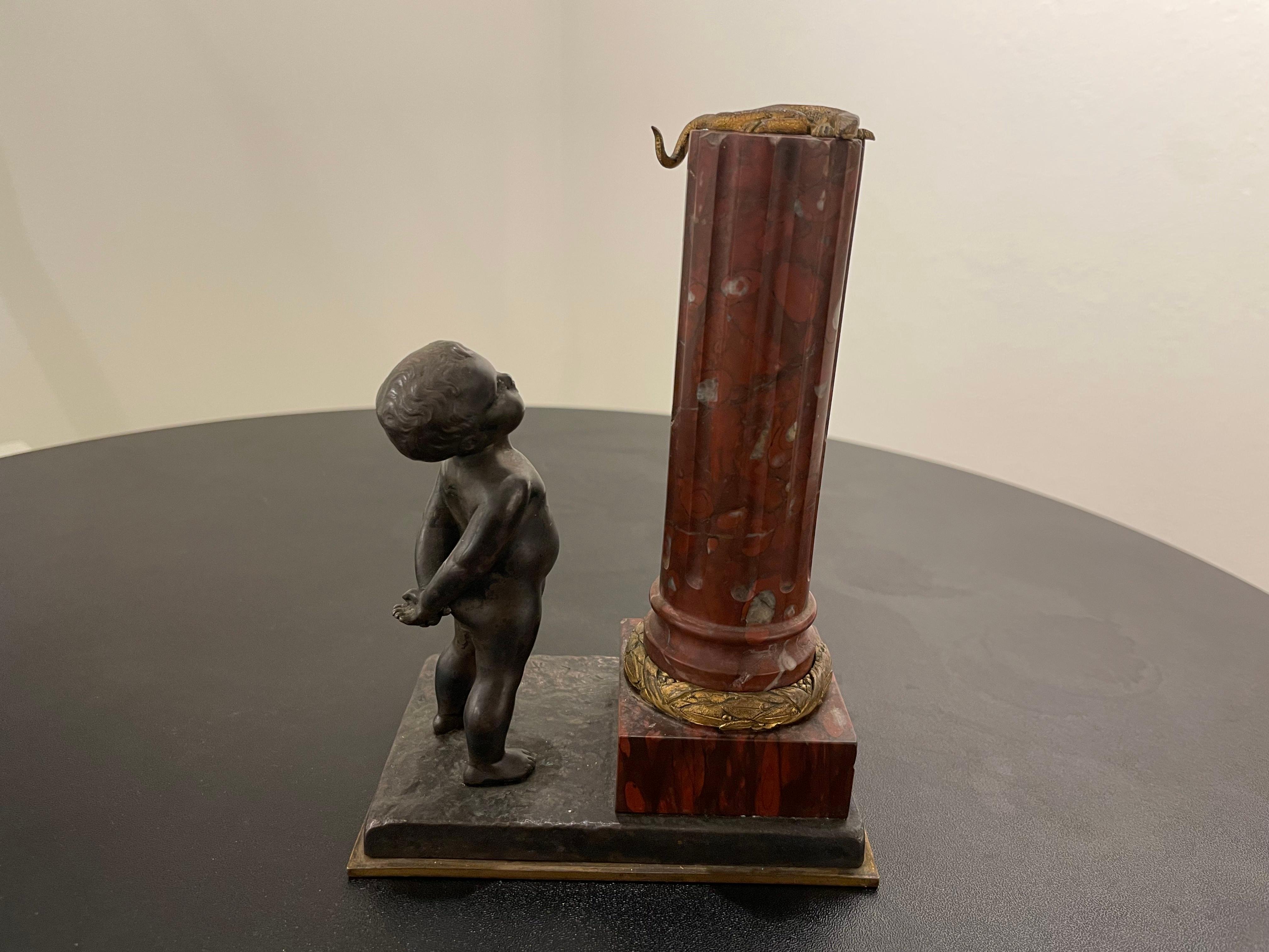 Bronzo e marmo del XIX secolo con ragazzo con lucertola e colonna in vendita 6