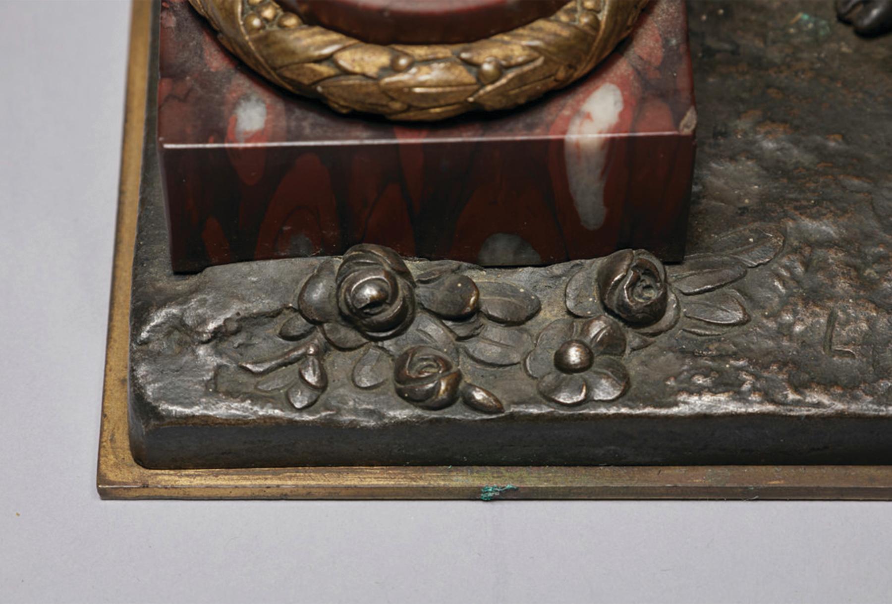 Bronzo e marmo del XIX secolo con ragazzo con lucertola e colonna in vendita 2