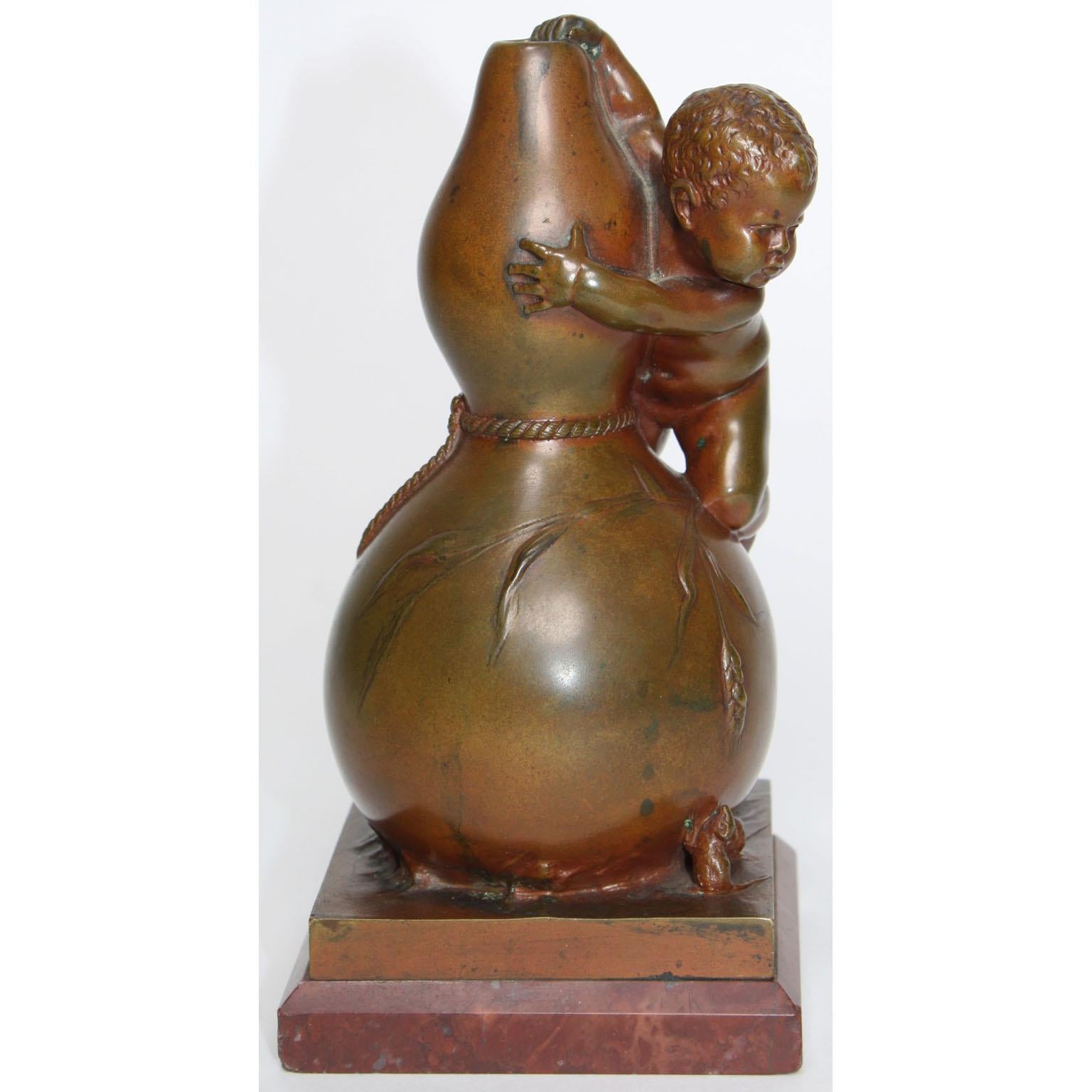 Belle Époque Groupe en bronze fin de Louis Kley représentant un jeune garçon effrayé par des souris en vente