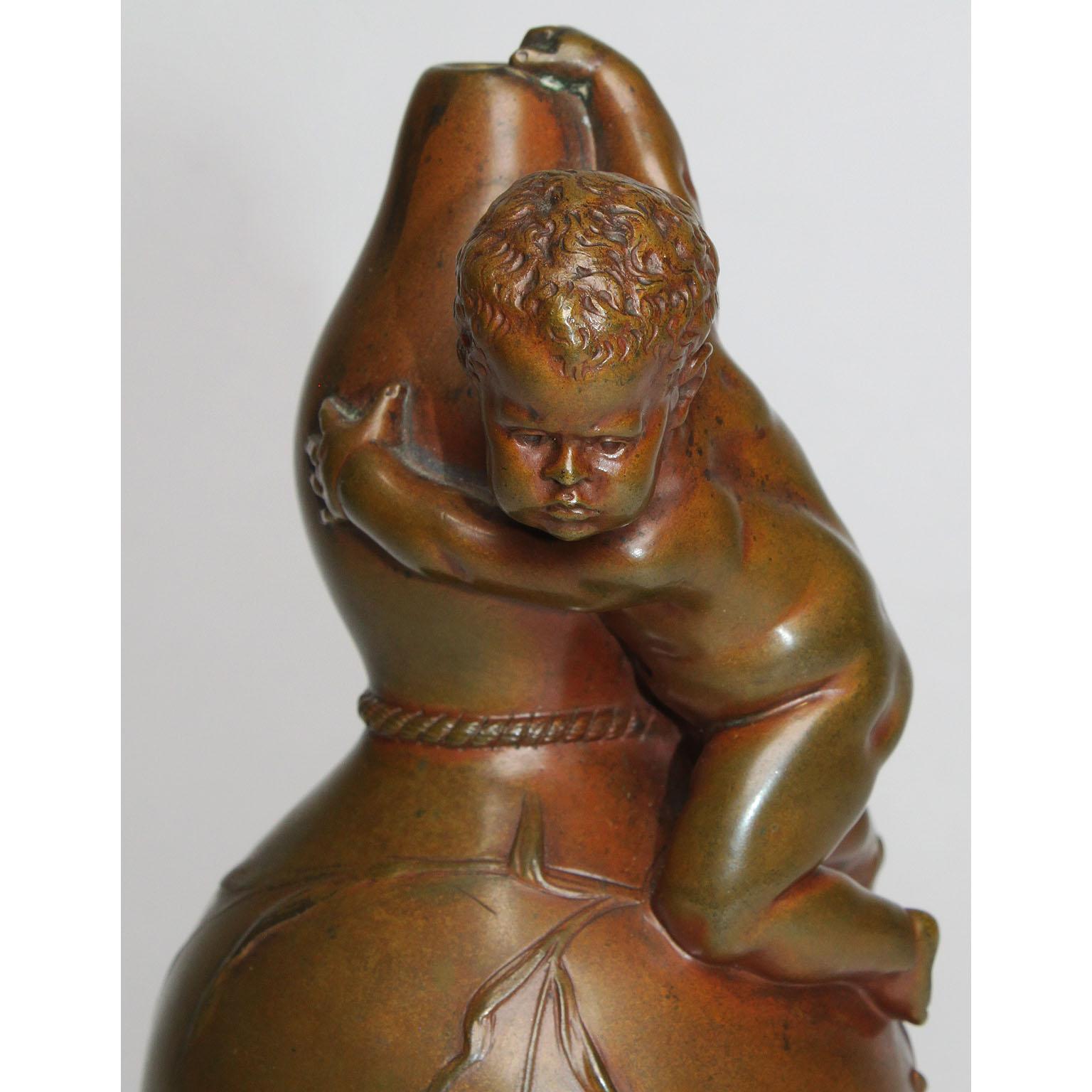 XIXe siècle Groupe en bronze fin de Louis Kley représentant un jeune garçon effrayé par des souris en vente