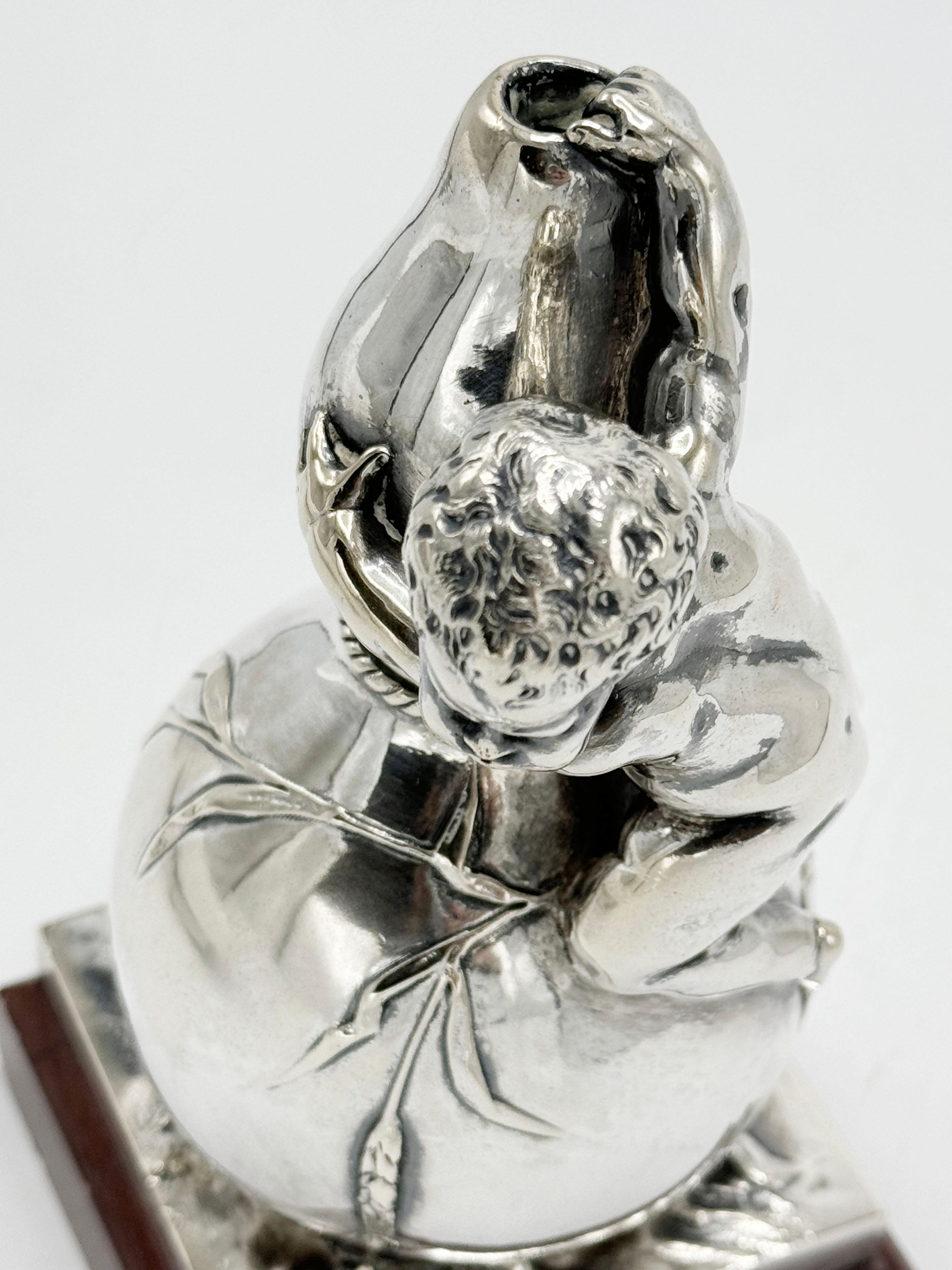 Bronze Groupe Louis Kley d'un garçon frightené par une moisson en vente