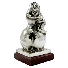 Louis Kley grupo de bronce de un niño asustado por ratones