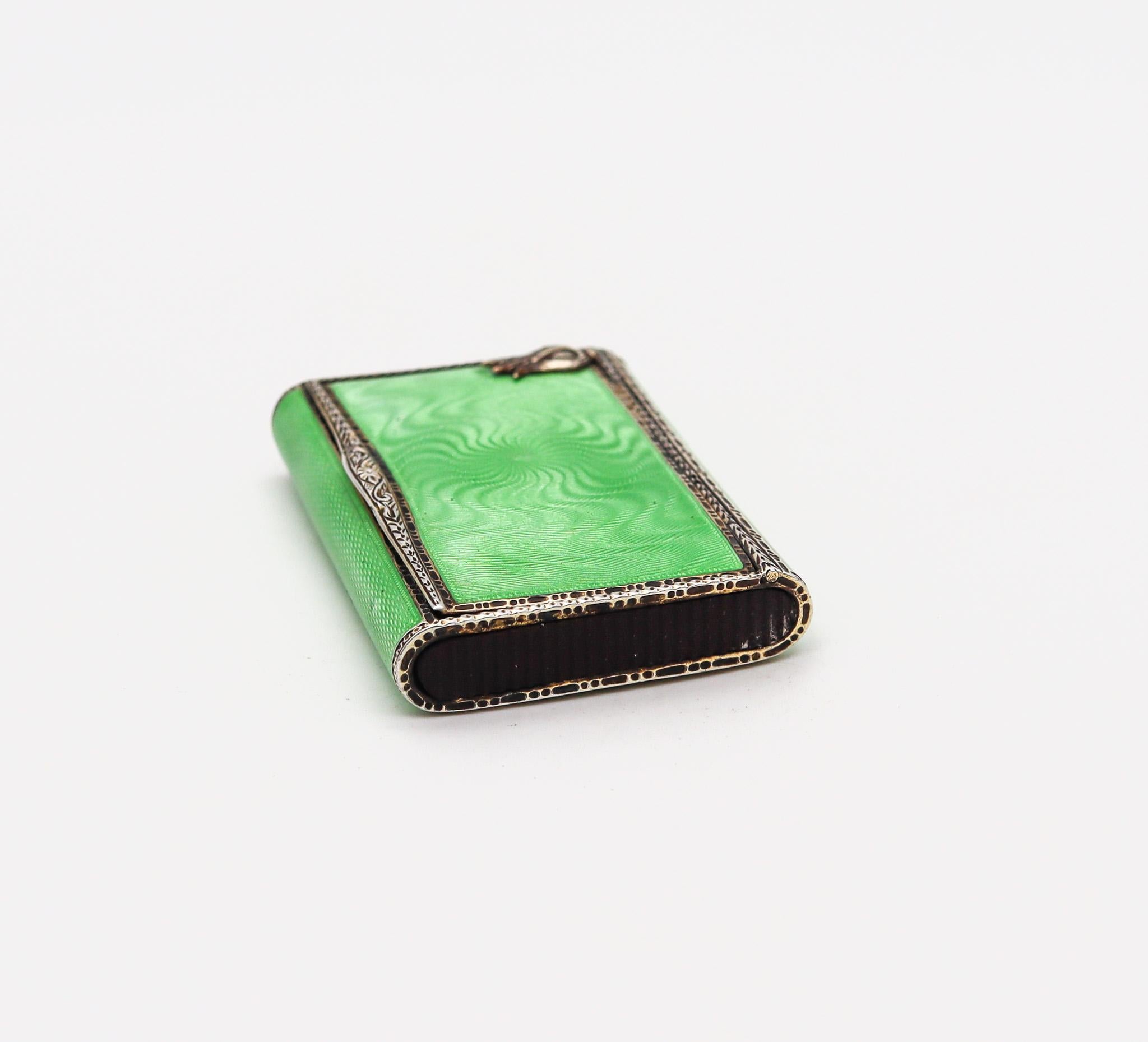 Louis Kuppenheim 1927 Guilloche Green Enamel Vesta Box In 925 Silver Pill Box In Excellent Condition In Miami, FL