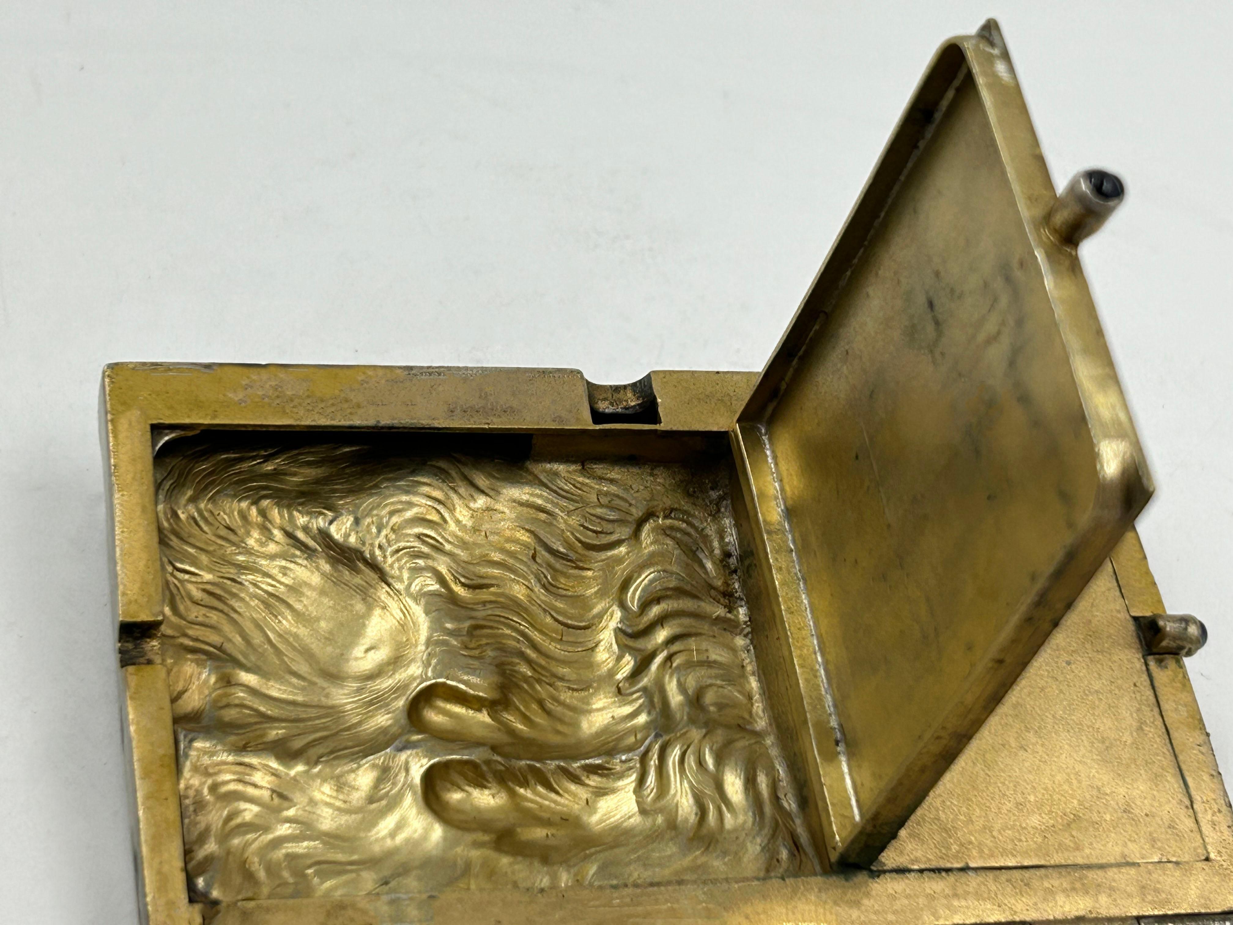 Allemand Vanity Case en argent et vermeil de Louis Kuppenheim avec motif de chien, Allemagne en vente