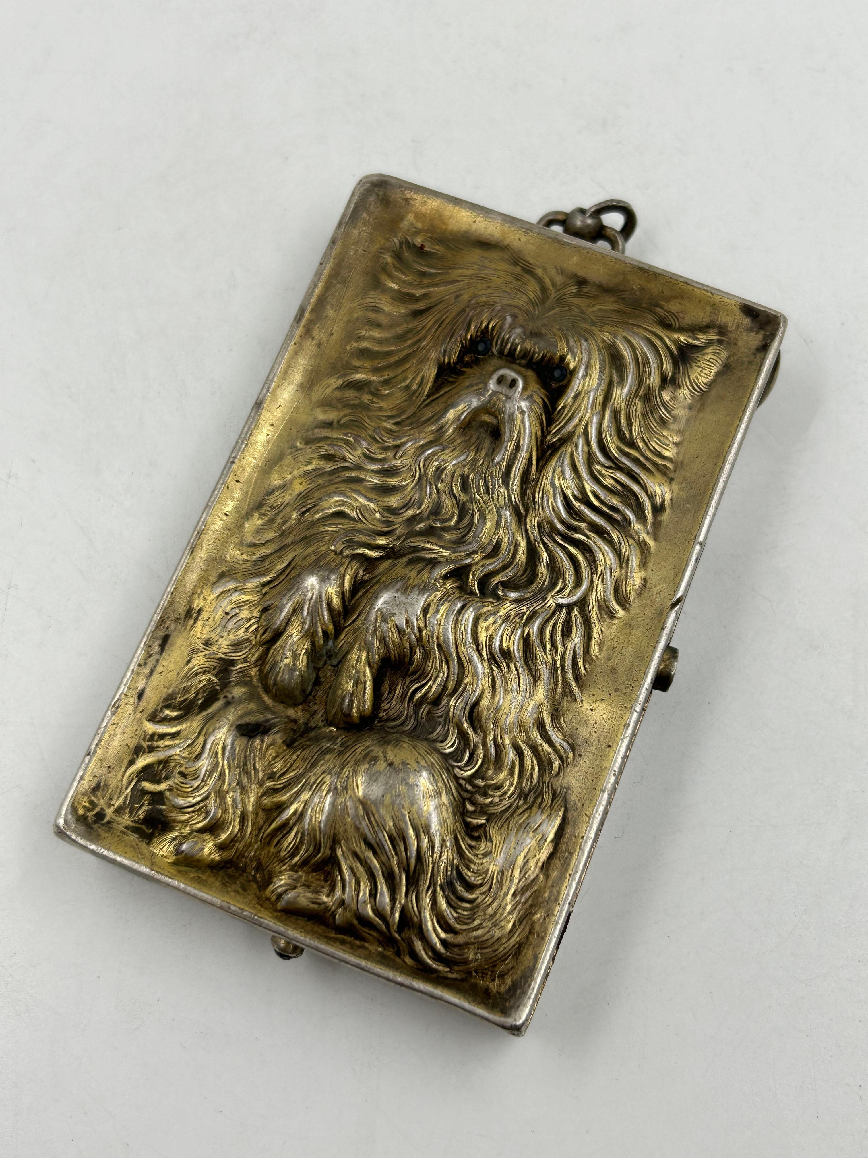 20ième siècle Vanity Case en argent et vermeil de Louis Kuppenheim avec motif de chien, Allemagne en vente