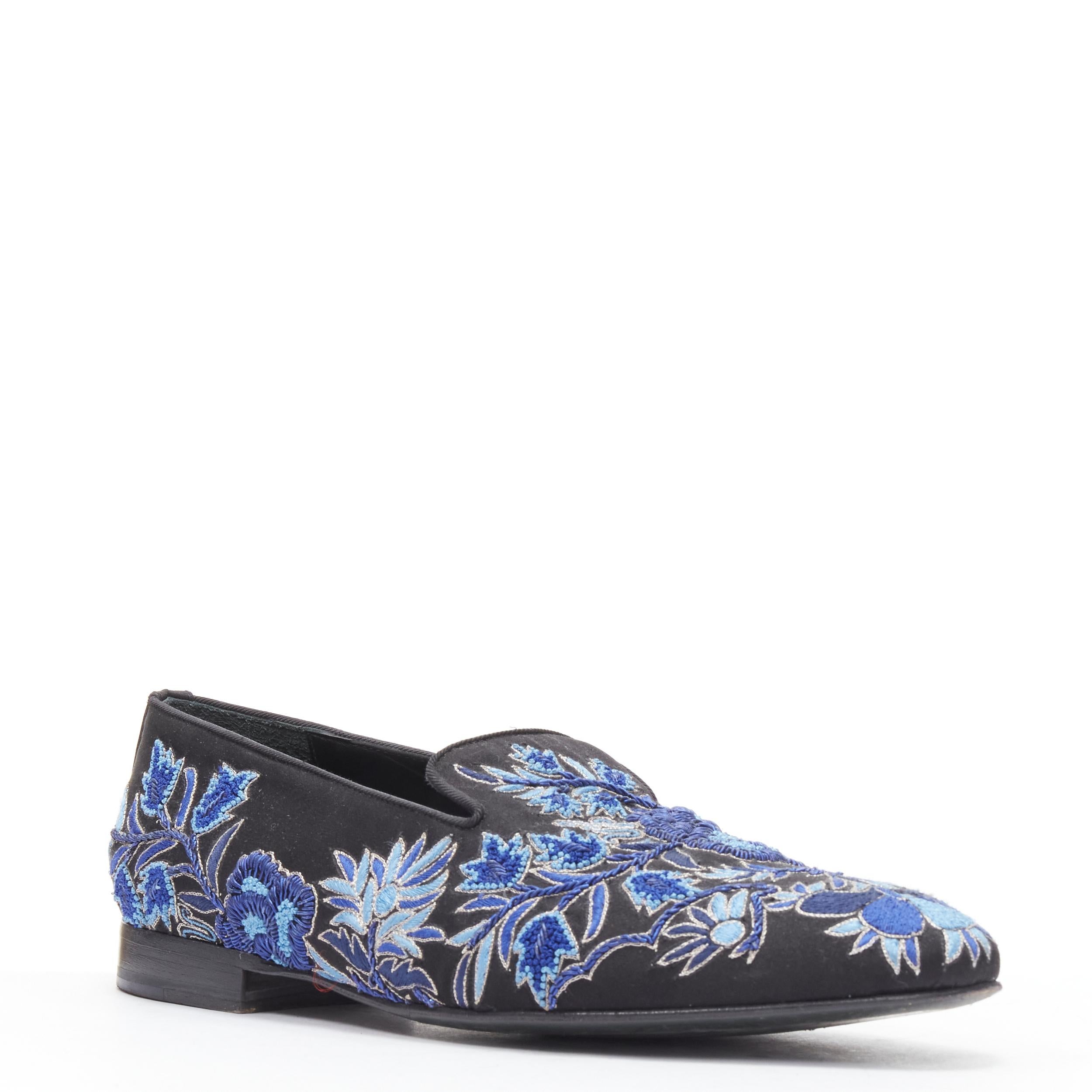 Gris Mocassins de soirée Louis Leeman en satin noir avec broderie florale bleue taille EU 42 US 9 en vente