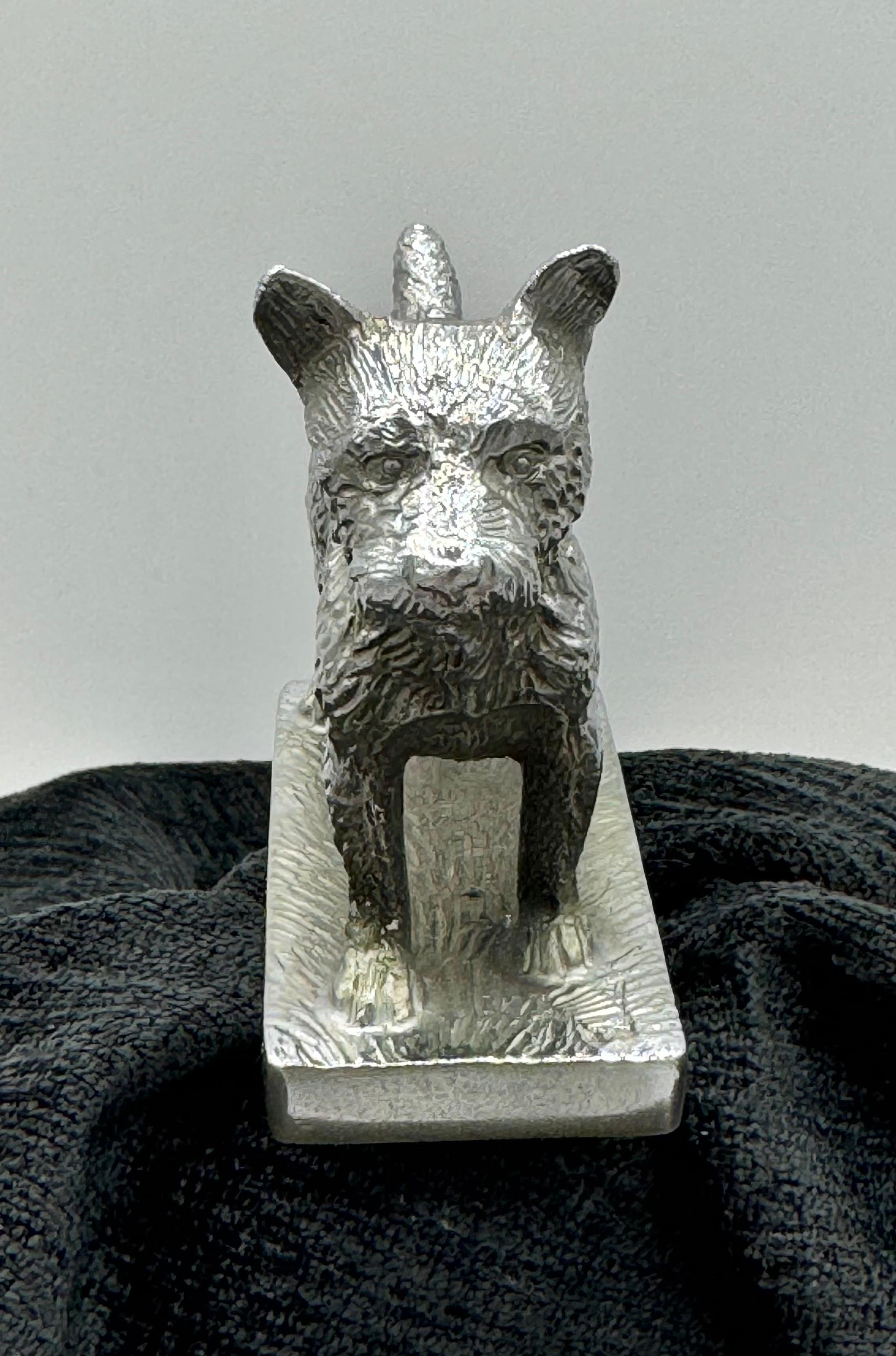 Louis Lejeune Norwich Terrier Kapuze Ornament (Moderne) im Angebot