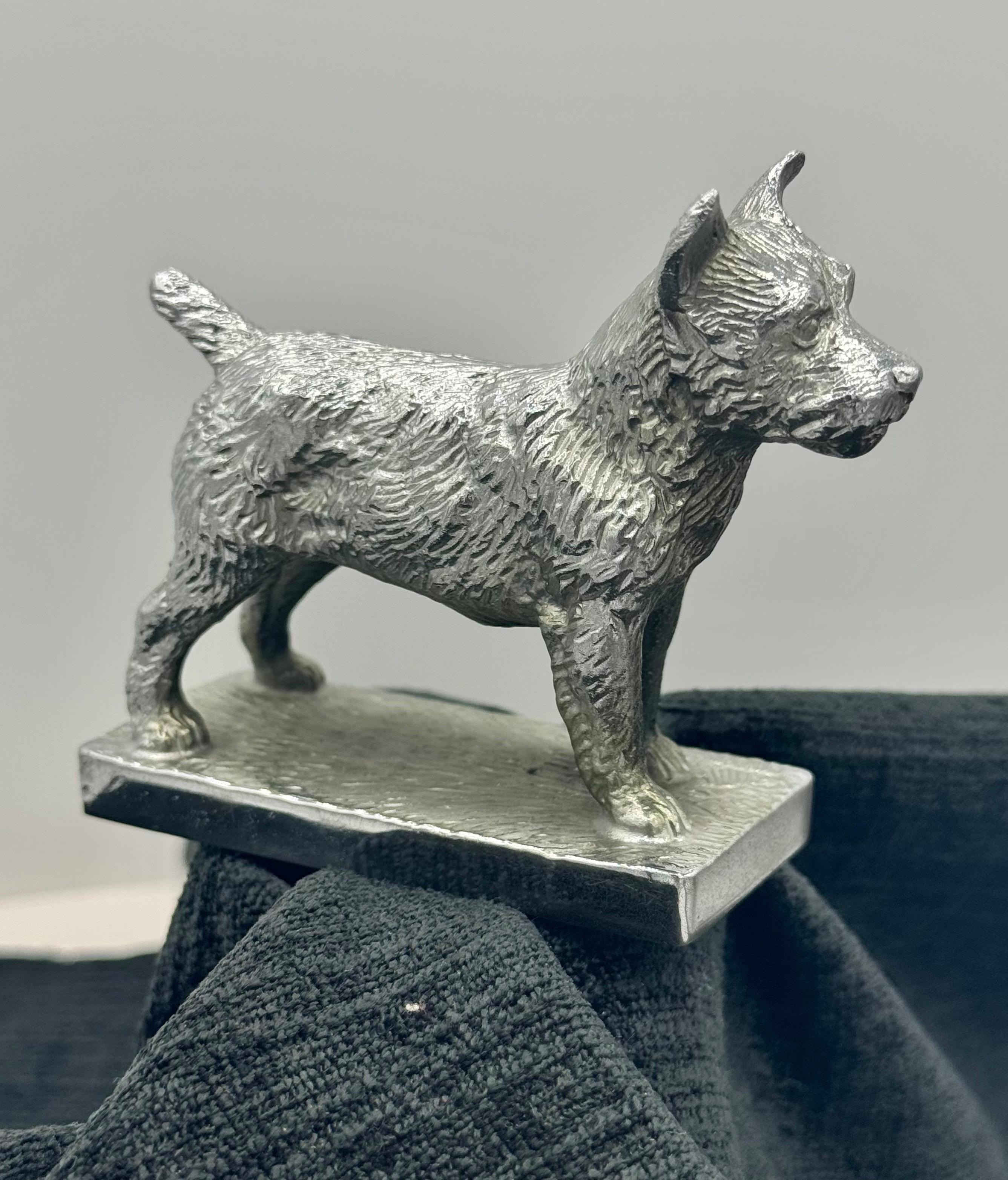 Louis Lejeune Norwich Terrier Kapuze Ornament (Gegossen) im Angebot