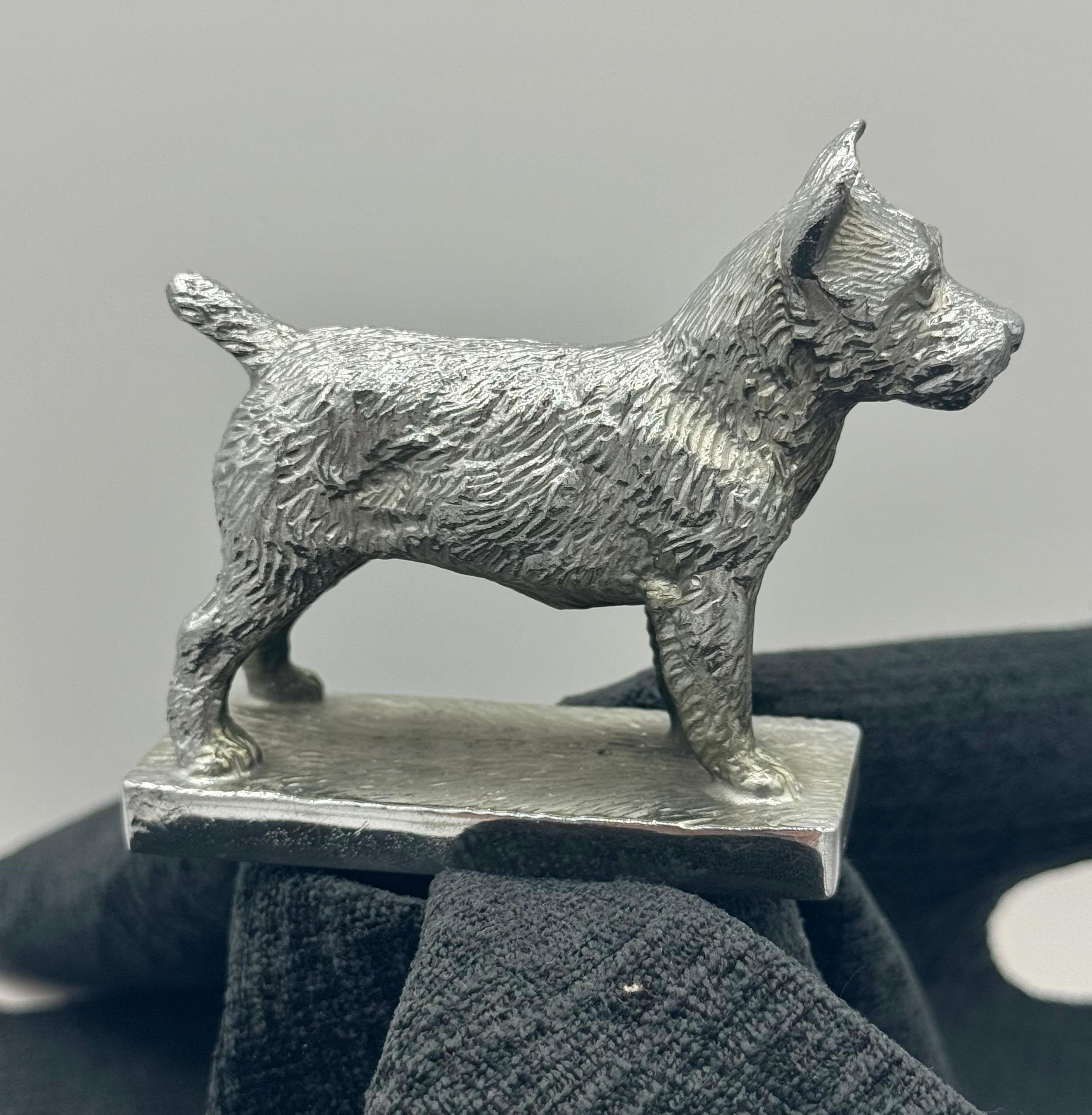 Louis Lejeune Norwich Terrier Kapuze Ornament (Stahl) im Angebot