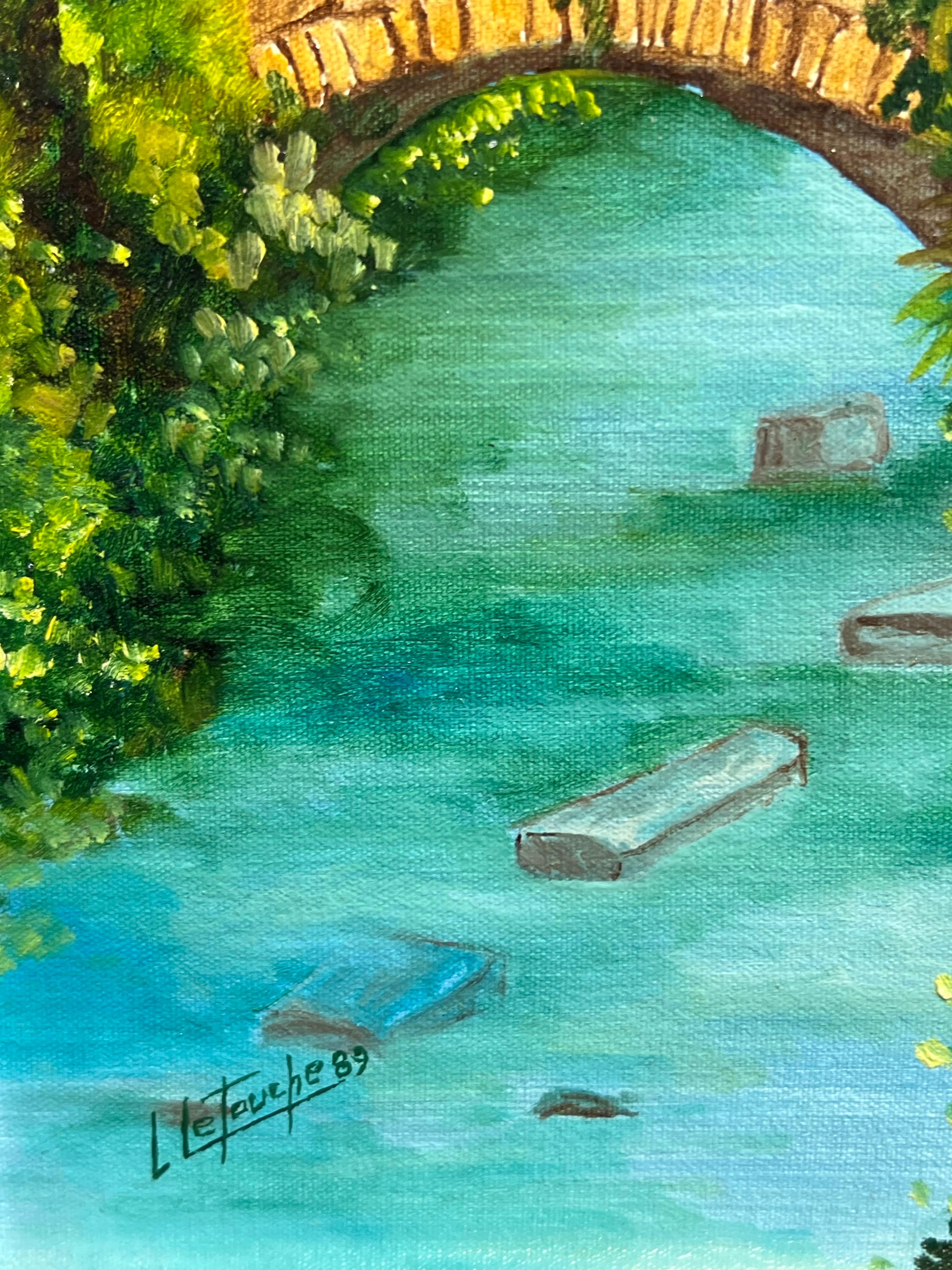 Cette captivante peinture à l'huile de Louis Letouche (1924-2015) représente une charmante scène de Saint Antonin Noble Val, un village historique du Tarn-et-Garonne. La composition met en évidence un petit pont niché dans le village, entouré d'une