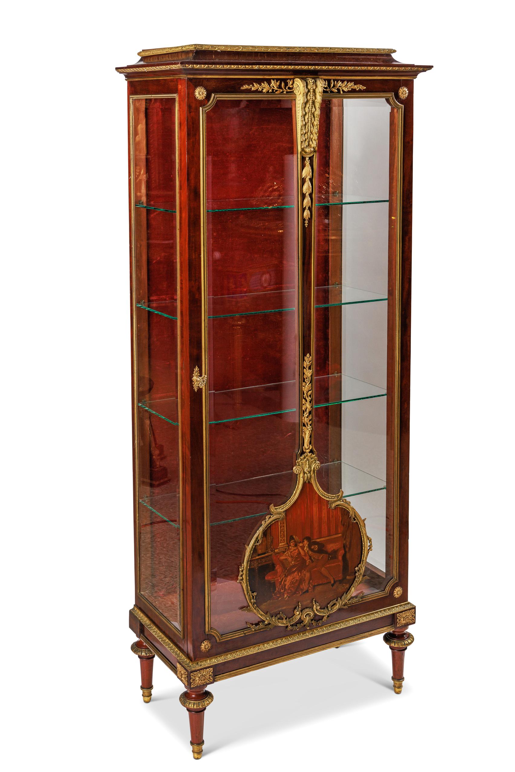 Belle Époque Louis Majorelle, une vitrine française en bronze doré et Vernis Martin d'une qualité exceptionnelle en vente