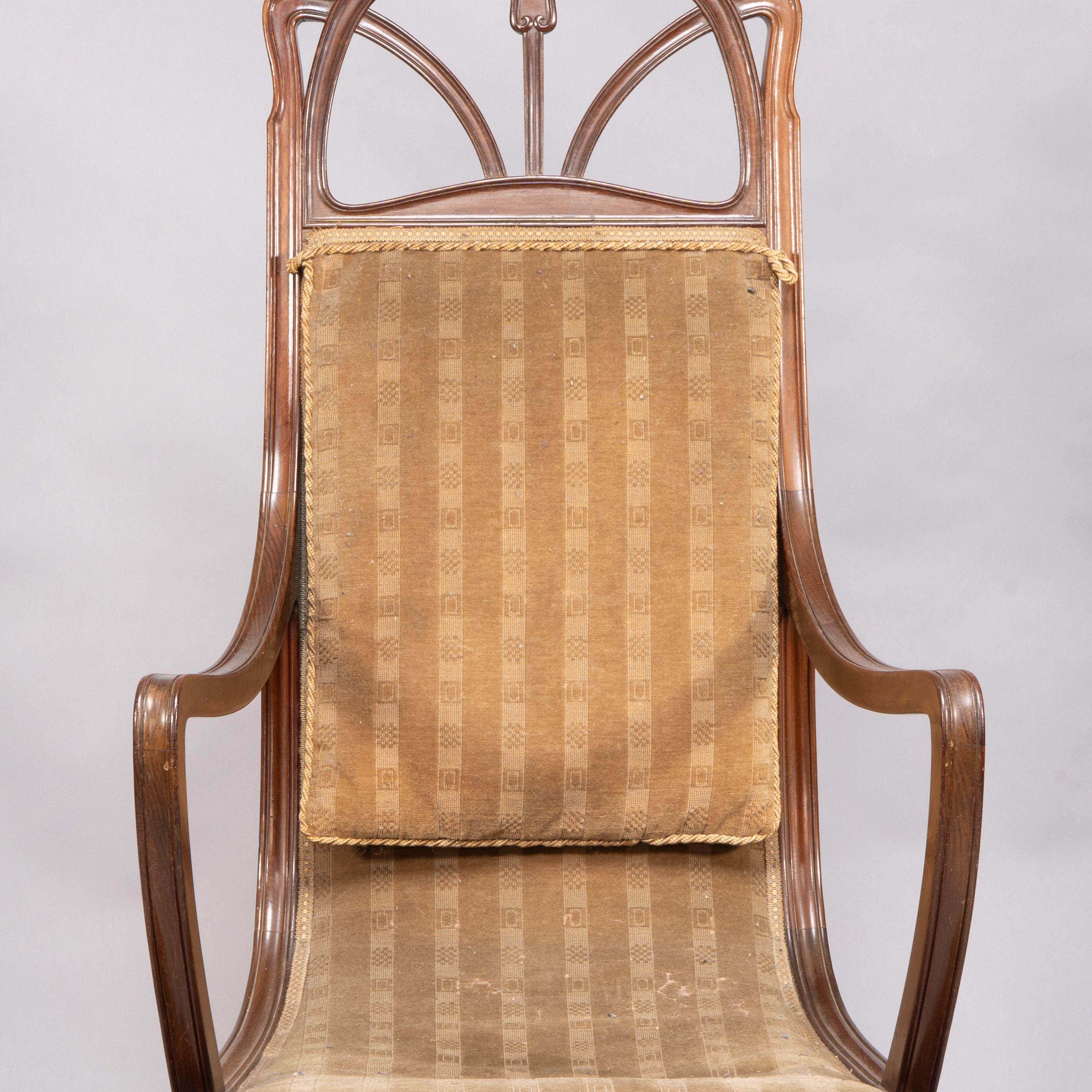 Louis Majorelle. Sillón Art Nouveau de nogal tallado con tela original de época en venta 12