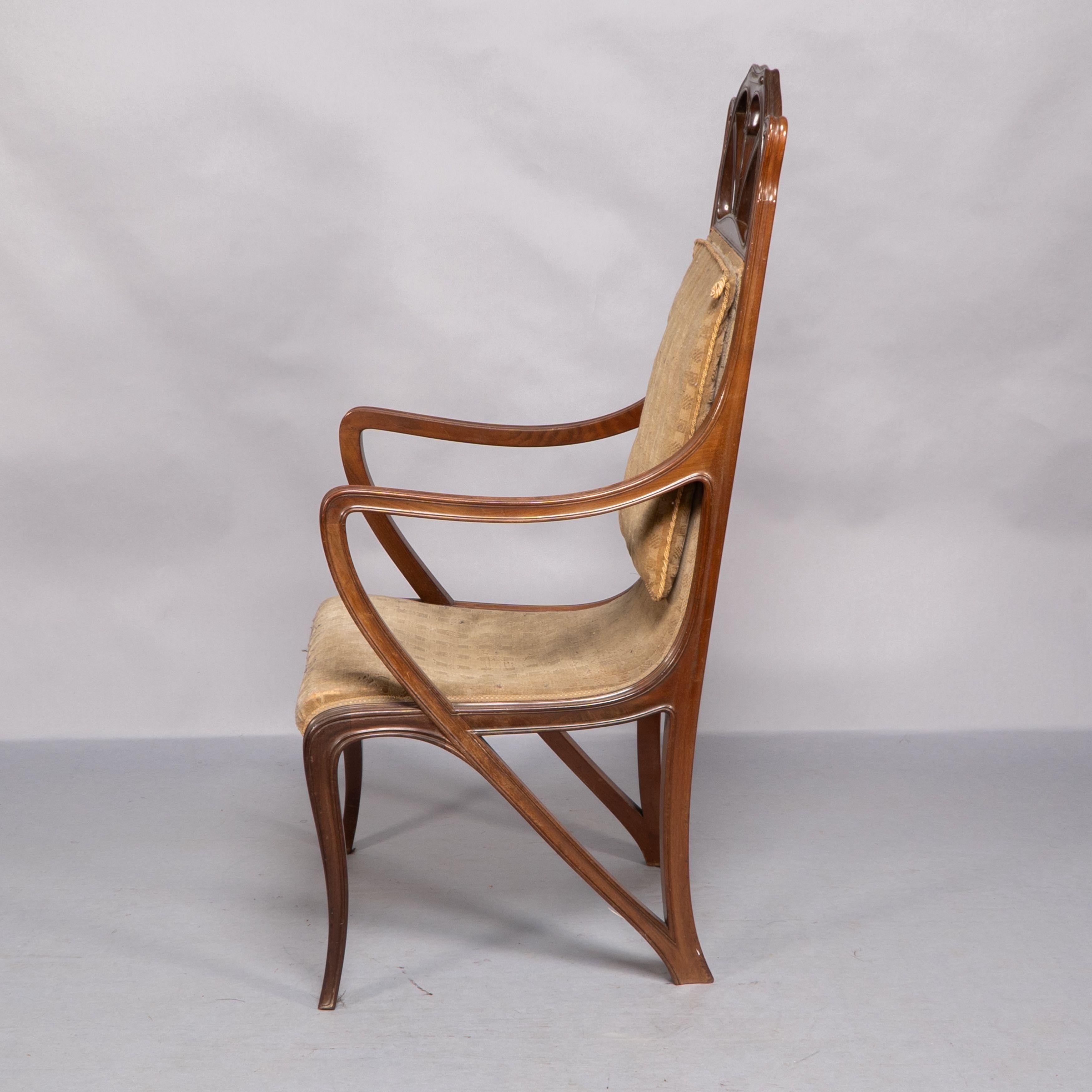 Louis Majorelle. Sillón Art Nouveau de nogal tallado con tela original de época en Bueno estado para la venta en London, GB
