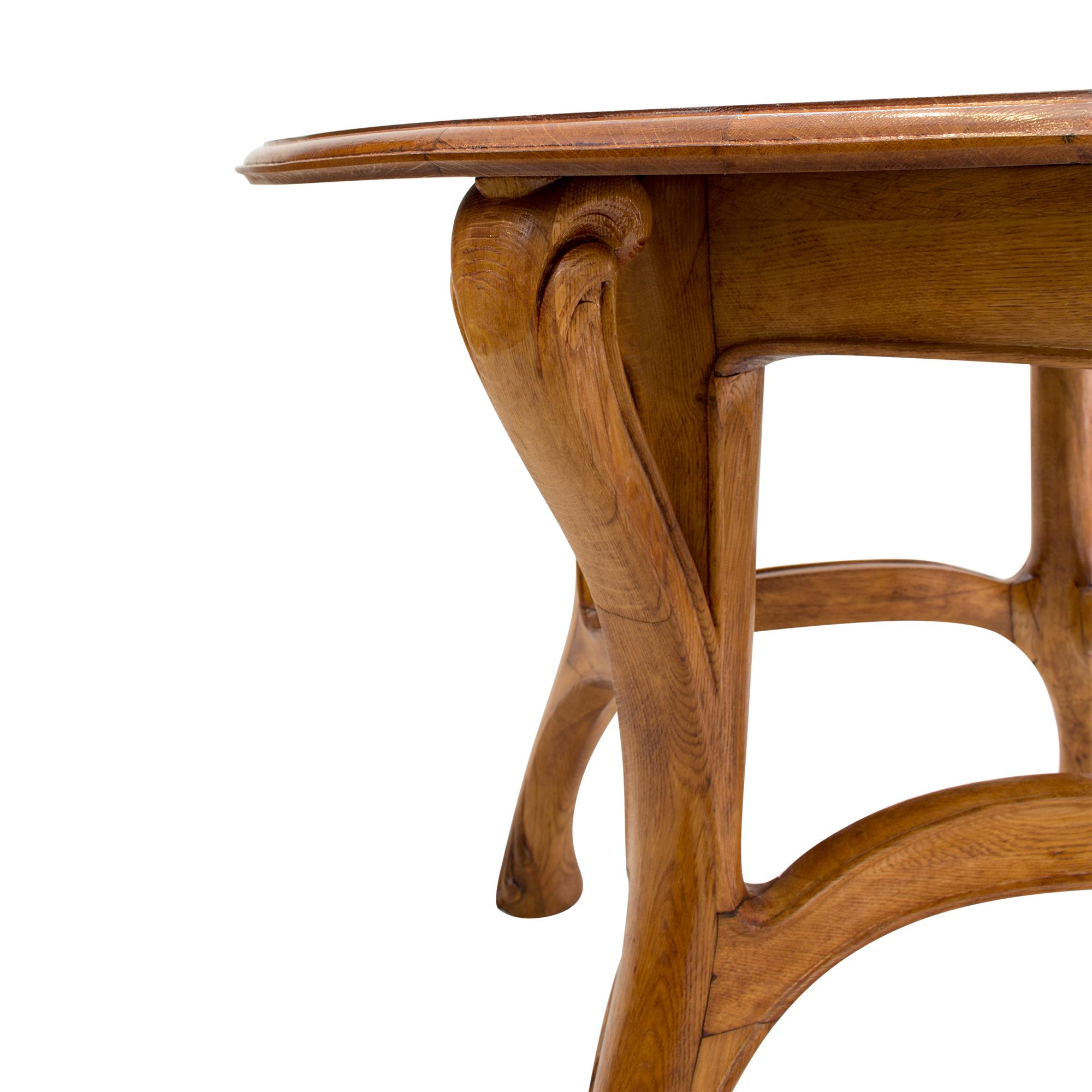 Louis Majorelle Art Nouveau Oak Round Table In Good Condition In Darmstadt, DE