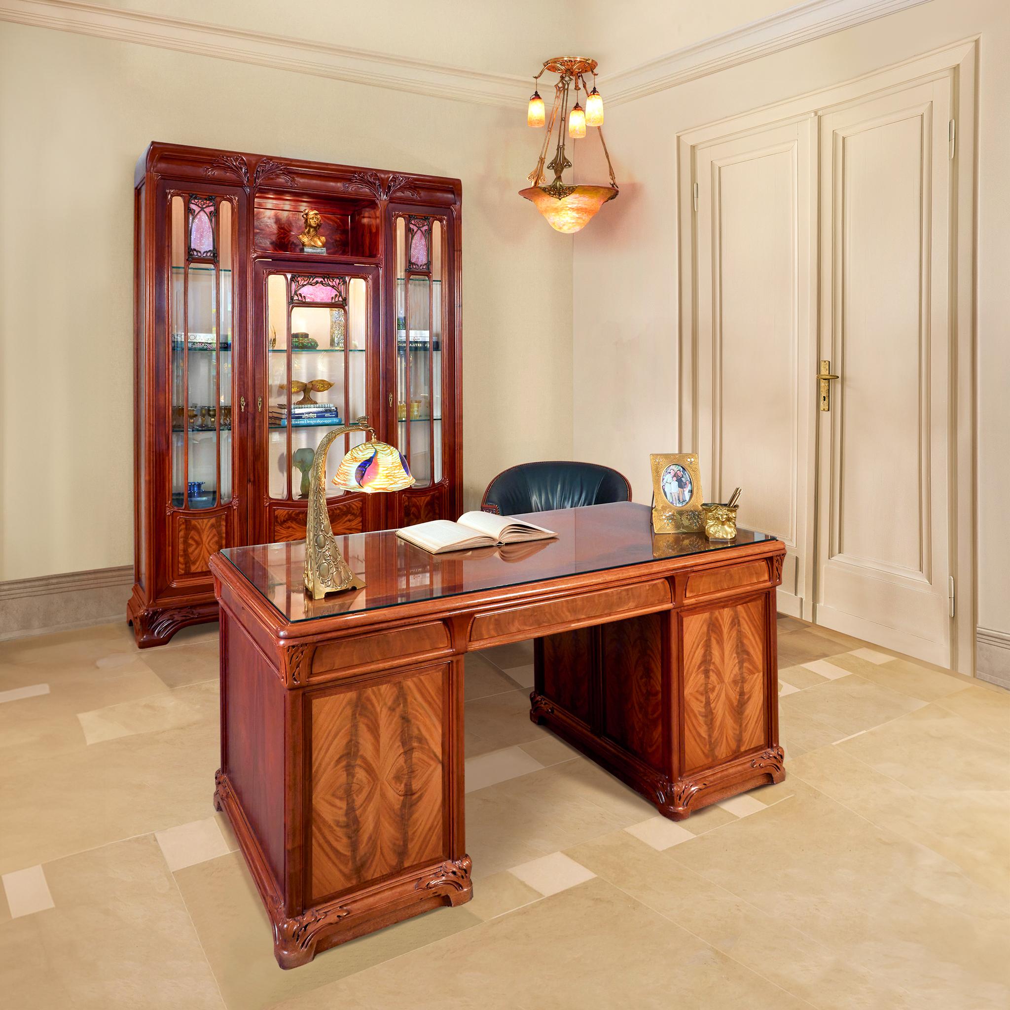 Questa eccezionale suite da ufficio in stile Art Nouveau 