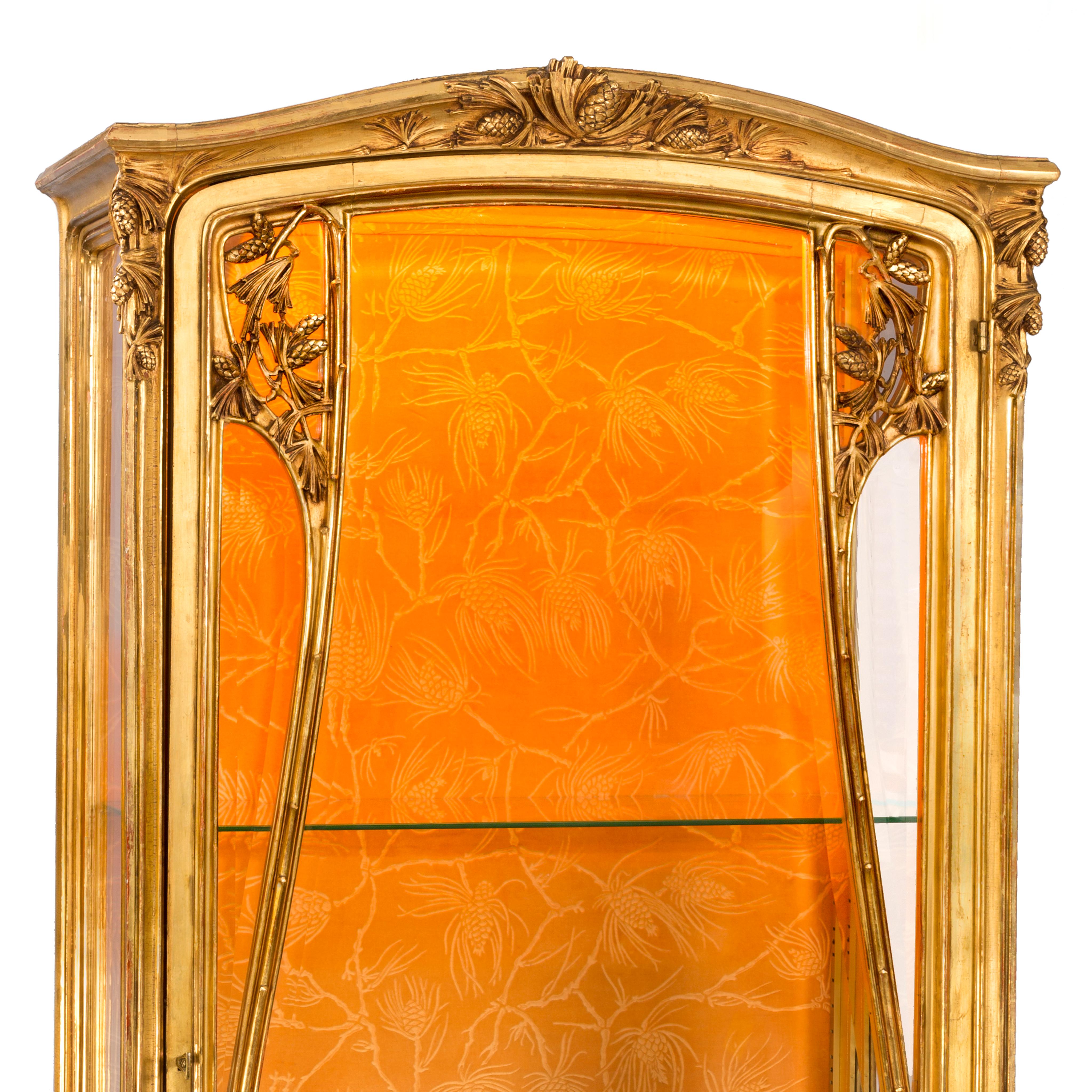 This gilt vitrine 
