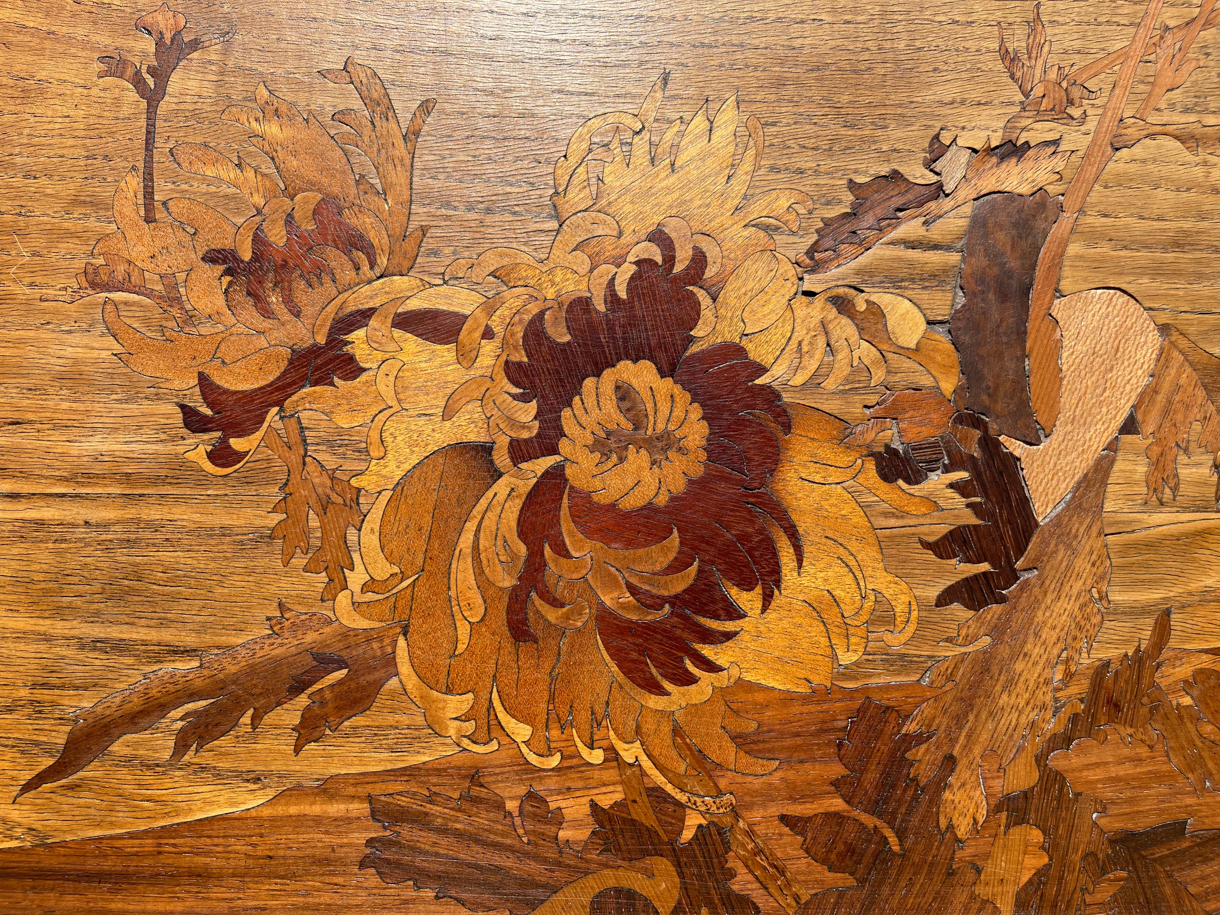 Kleiner Tisch Louis Majorelle aus Mahagoni mit Intarsien, Art nouveau-Stil im Angebot 1