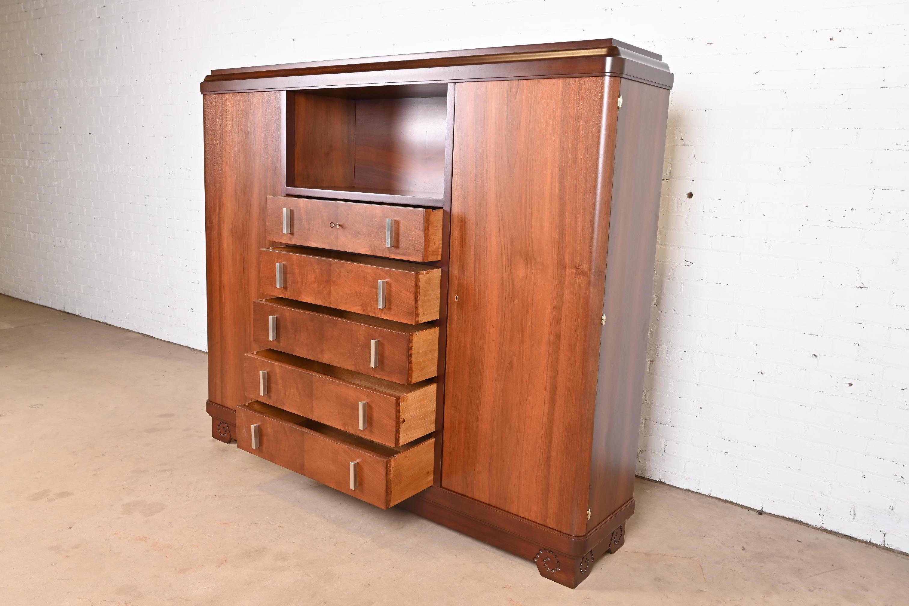 Armoire ou meuble de bar Art Déco français en bois de rose signé Louis Majorelle en vente 1