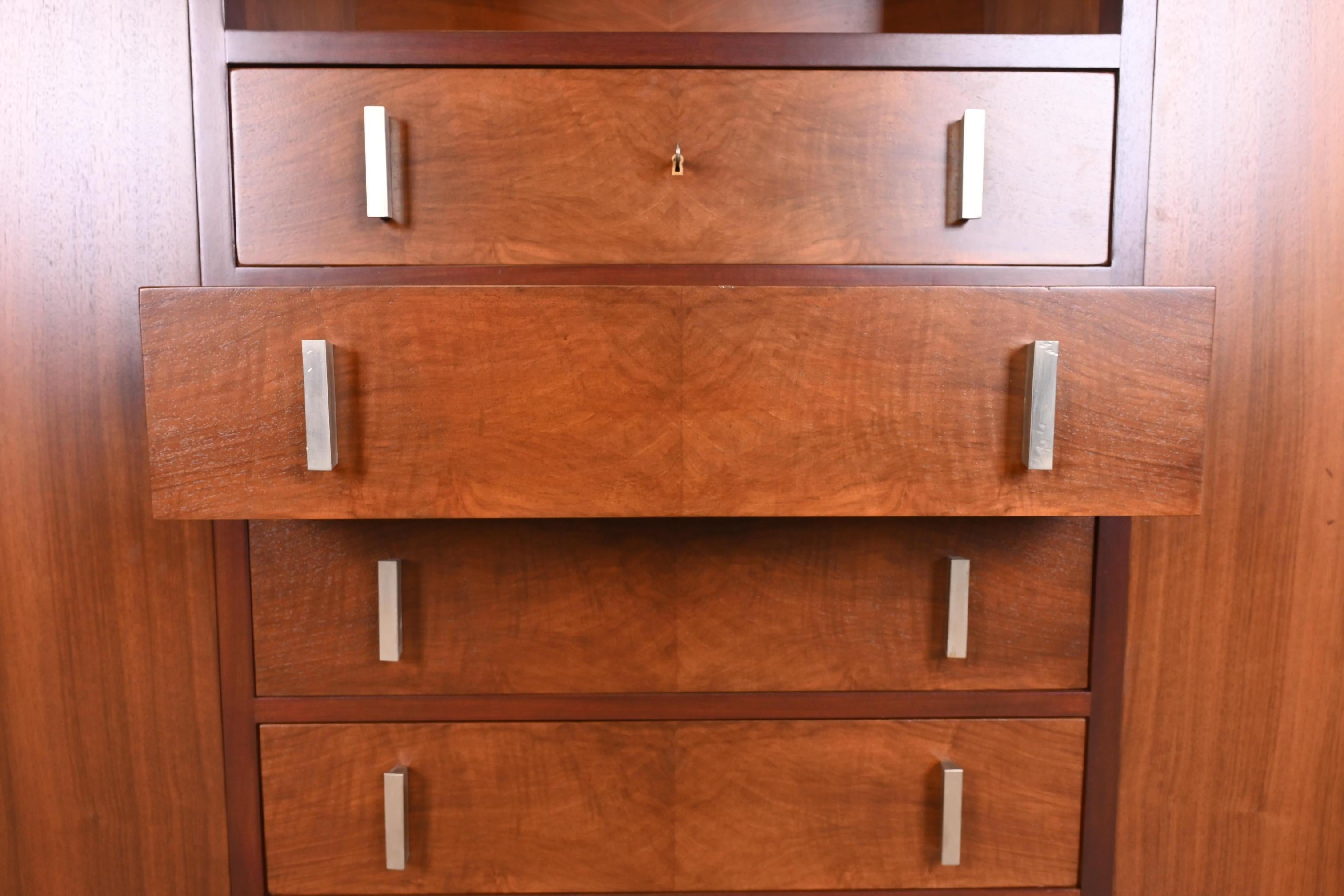 Armoire ou meuble de bar Art Déco français en bois de rose signé Louis Majorelle en vente 4