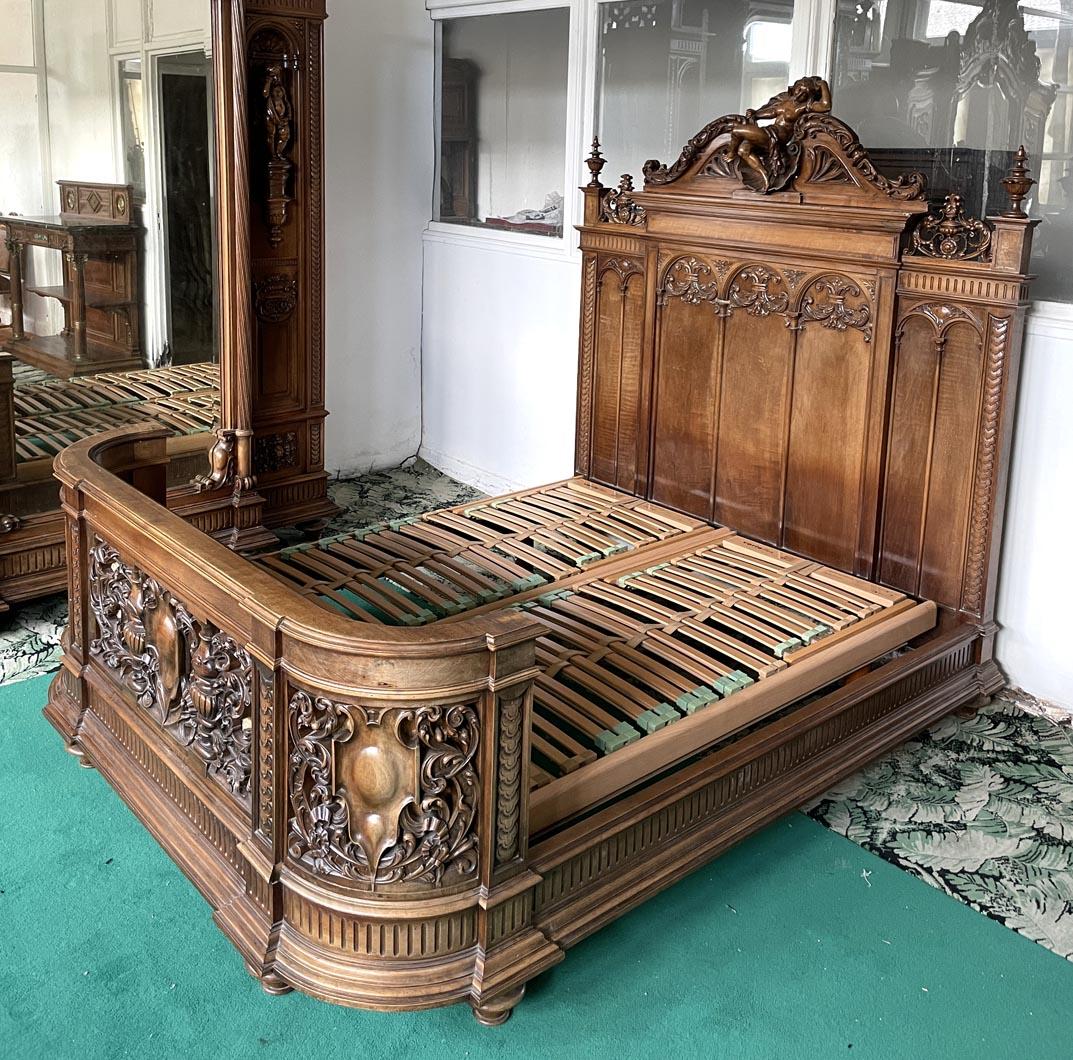 Louis MALARD, juego de dormitorio de nogal en venta 6