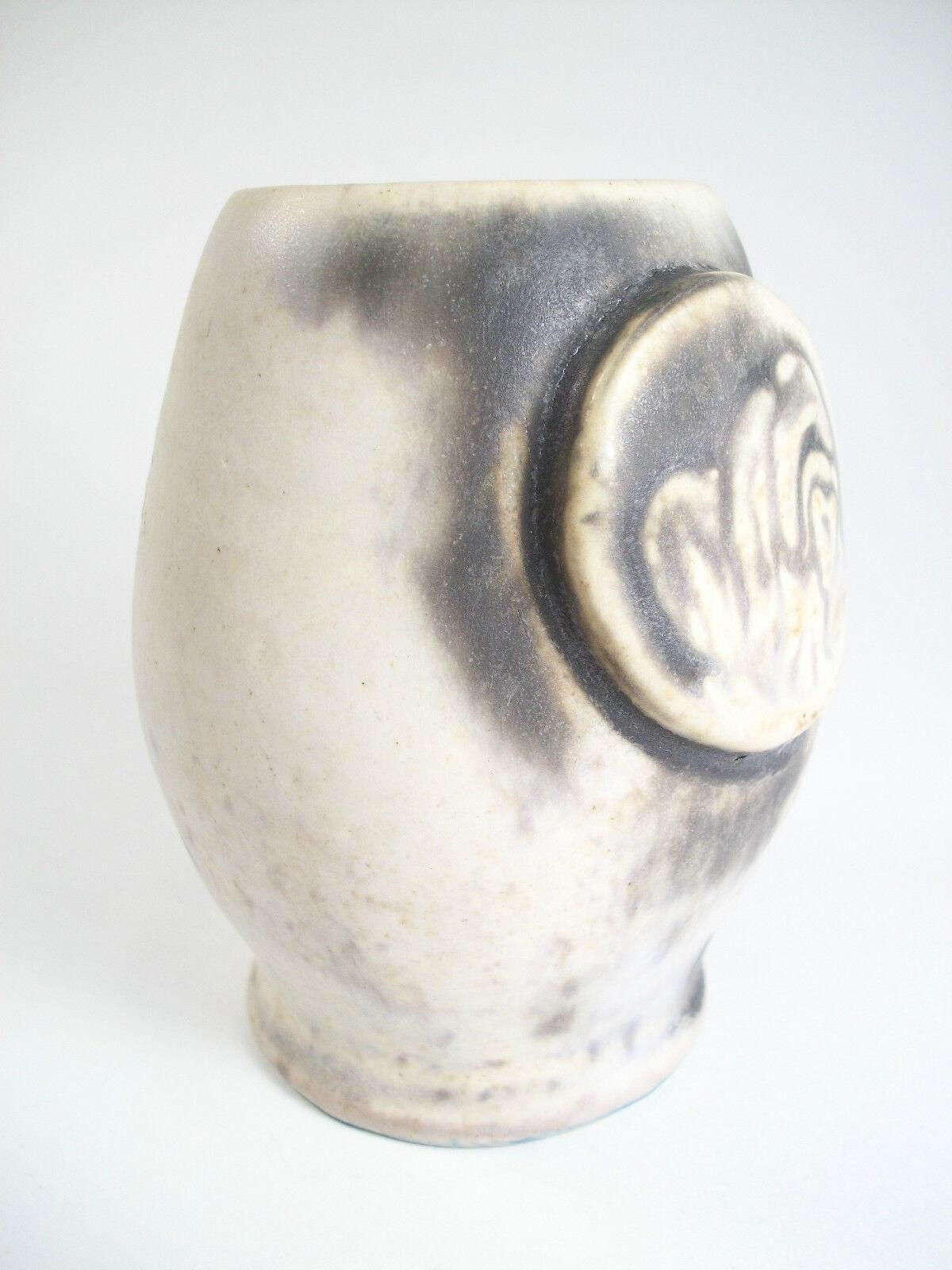 LOUIS MATHE - Vintage Studio Pottery Vase - Signed - Canada - Circa 1992 In Good Condition For Sale In Chatham, ON